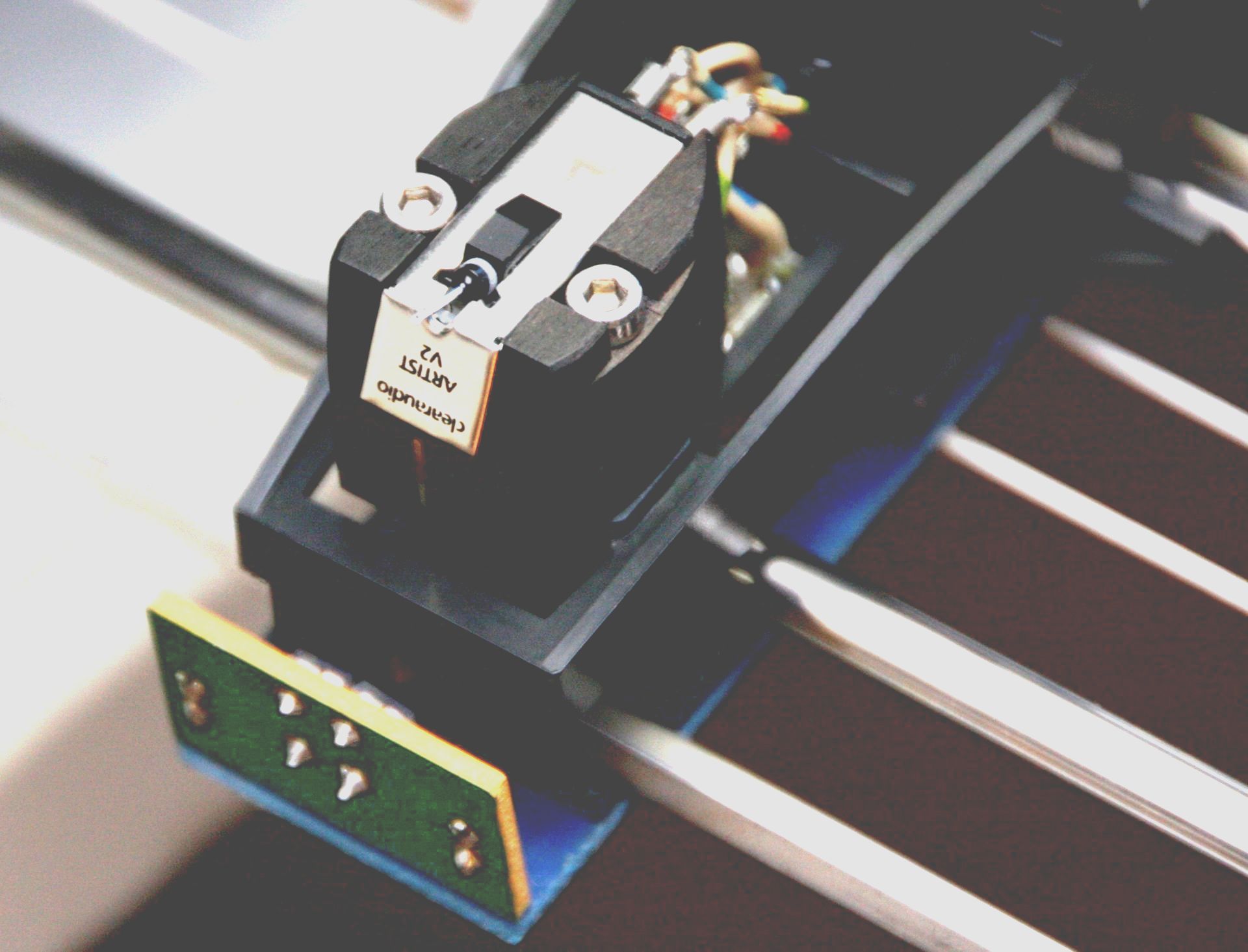 Die Clearaudio-Systeme müssen an die Revox-Plattenspieler angepasst werden, Premium-Hifi The Clearaudio systems must be adapted to Revox turntables, Premium-Hifi