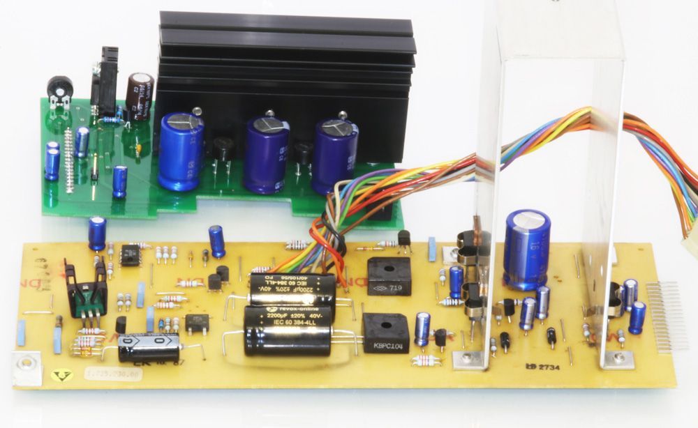Alte Revox B250 Netzteilplatine und die neue Premium-Hifi Netzteilplatine mit weitere Optimierungen Alte Revox B250 Netzteilplatine und die neue Premium-Hifi Netzteilplatine mit weitere Optimierungen