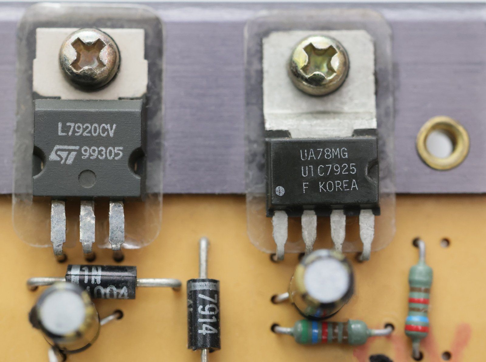 The old Revox B750 regulators have not been around for a long time, Premium-Hifi The old Revox B750 regulators have not been around for a long time, Premium-Hifi