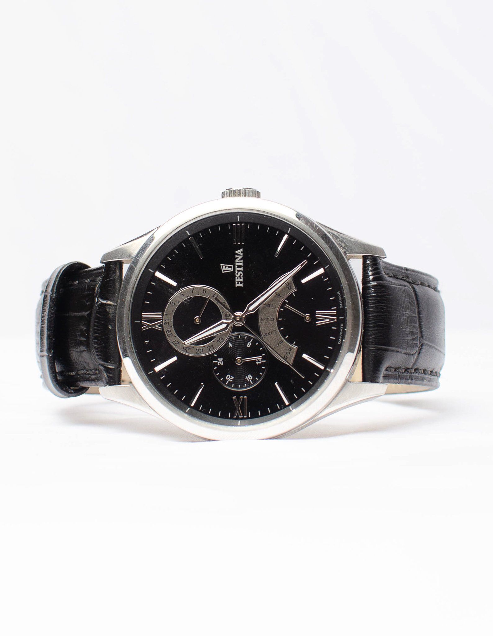 packshot montre lacoste