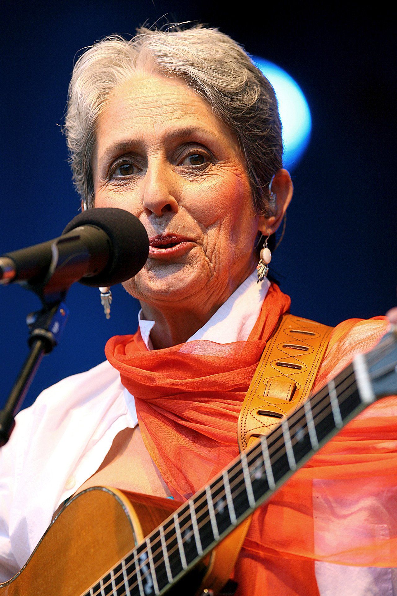 Folk singer Joan Baez gestures during her concert on Wednesday (25 June 2008) at the open-air stage in Bochum-Wattenscheid. The performance in Wattenscheid marks the start of her European tour. Photo: David Ebener dpa/lnw