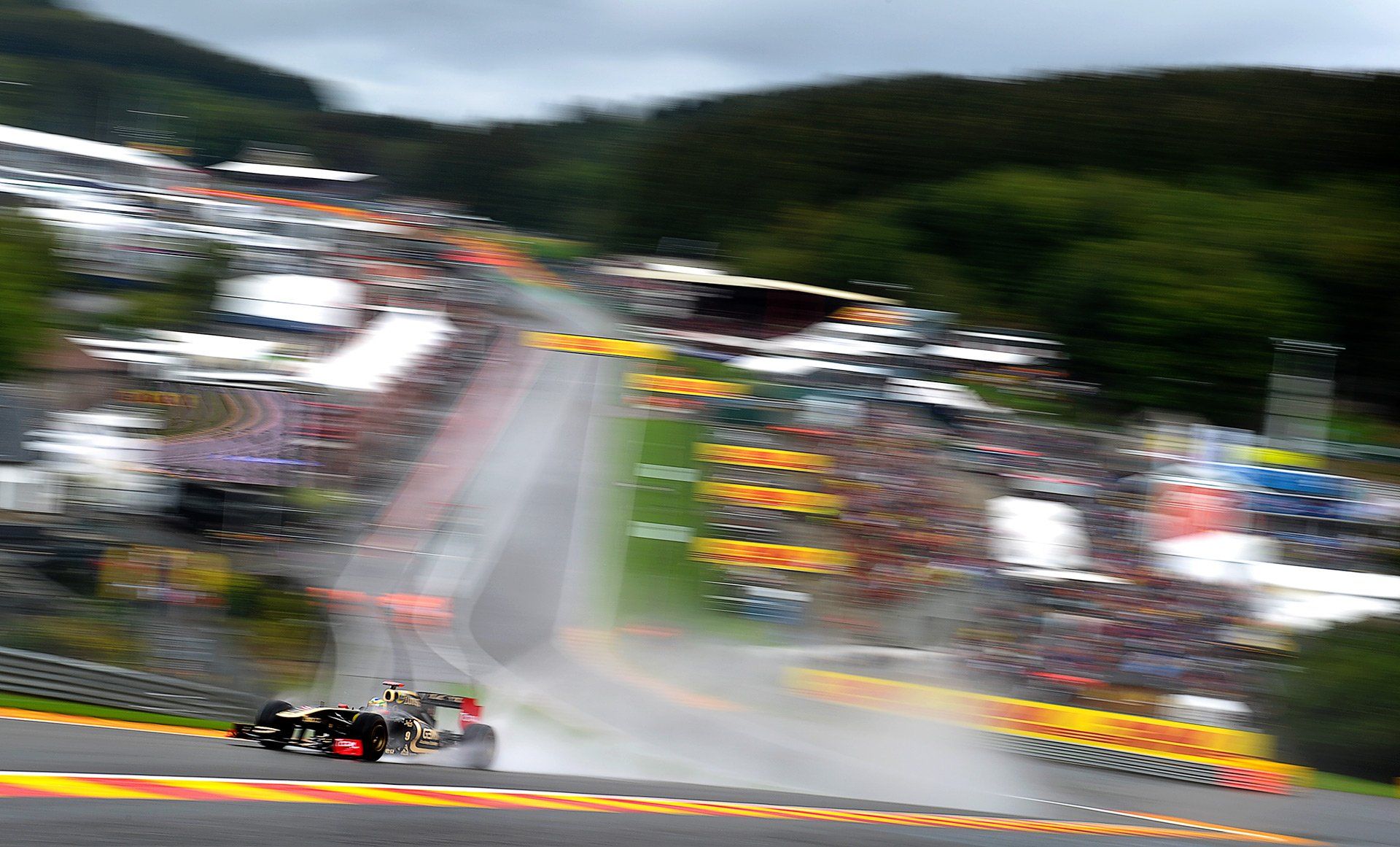 Brazilian Formula One driver Bruno Senna of Lotus steers his car during the third practice session at the Circuit Spa Francorchamps in Belgium, 27 August 2011. The Formula One Grand Prix of Belgium will take place on 28 August 2011. Photo: David Ebener/dpa