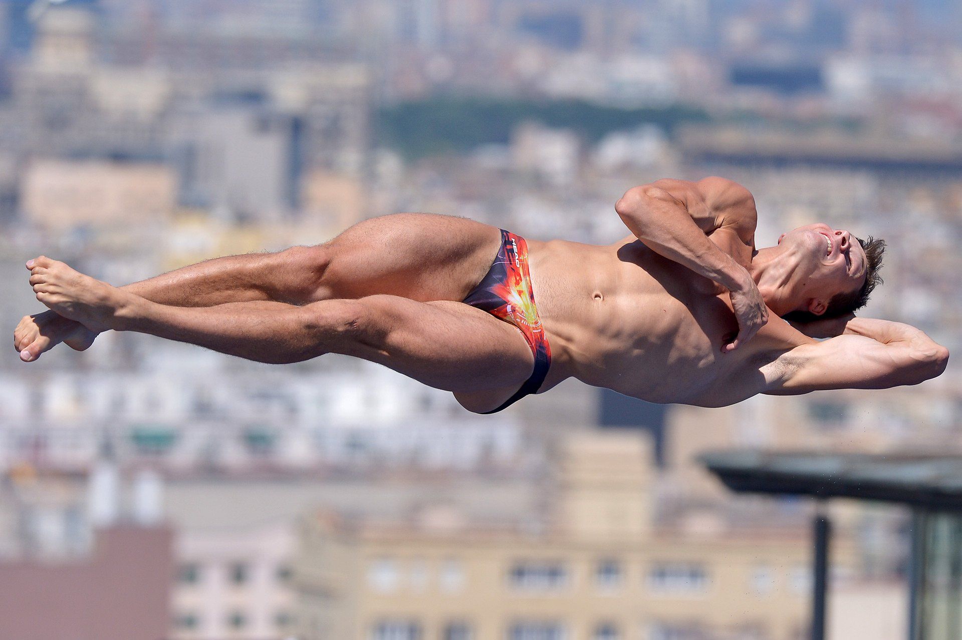 Patrick Hausding of Germany in action during the men's 3m Springboard diving semifinal of the 15th FINA Swimming World Championships at Montjuic Municipal Pool in Barcelona, Spain, 25 July 2013. Foto: David Ebener/dpa