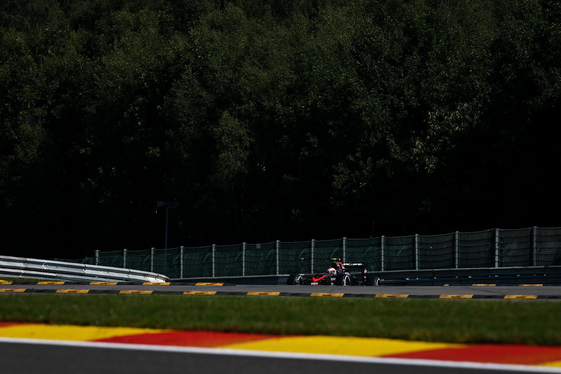 British Formula One driver Jenson Button of McLaren Honda steers his car during the third practice session of the Formula One Grand Prix of Belgium at the Circuit de Spa-Francorchamps near Spa, Belgium, 22 August 2015. Photo: David Ebener/fototronik.de