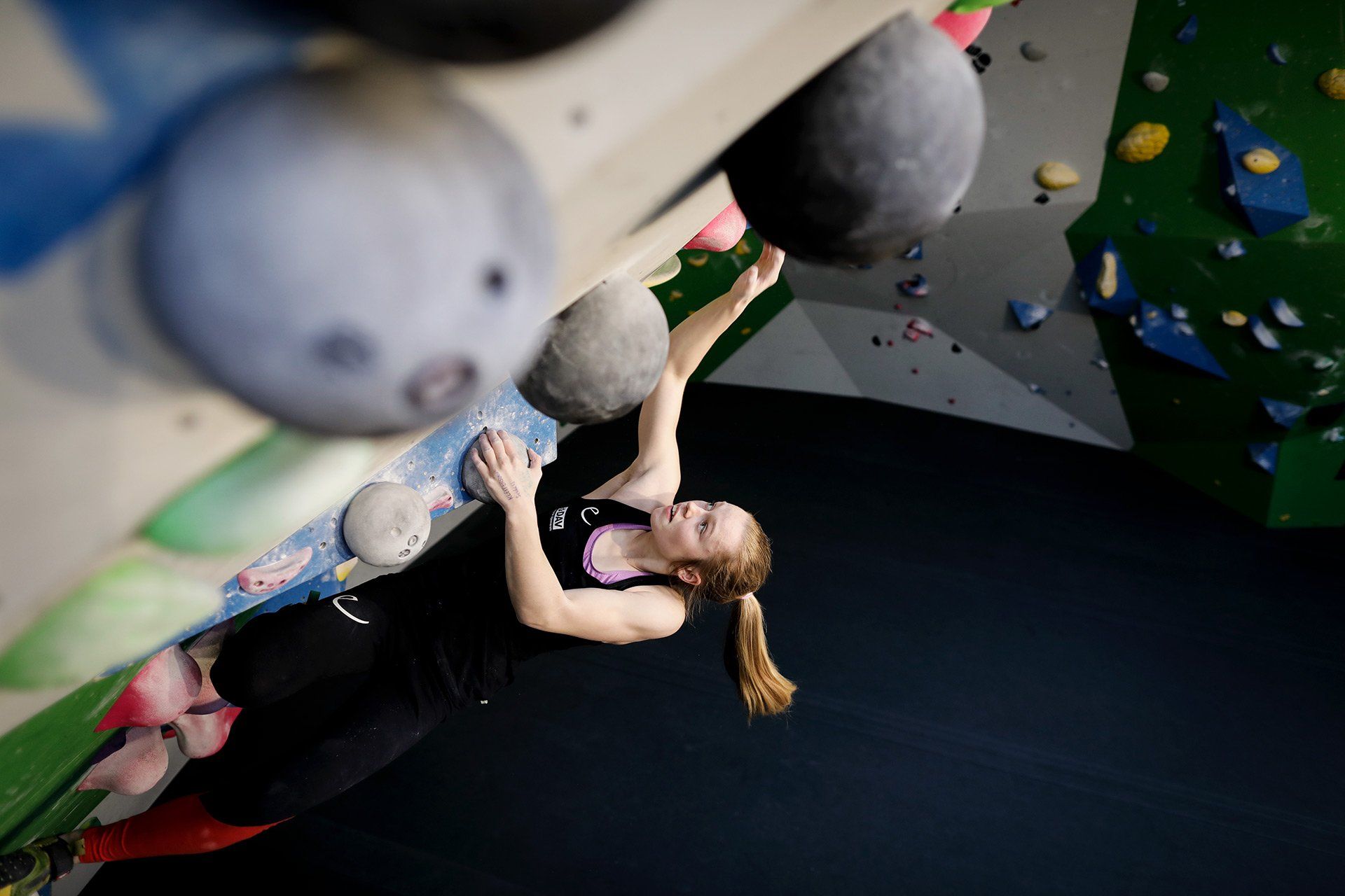 Nuria Brockfeld, Siegerin der Norddeutschen Meisterschaft der Jugend B, klettert 13.03.2019 in der Zenit Boulderhalle Osnabrück. Foto: David Ebener ***Stichworte*** Boulderin Nuria Brockfeld, Klettern, Bouldern, Sport