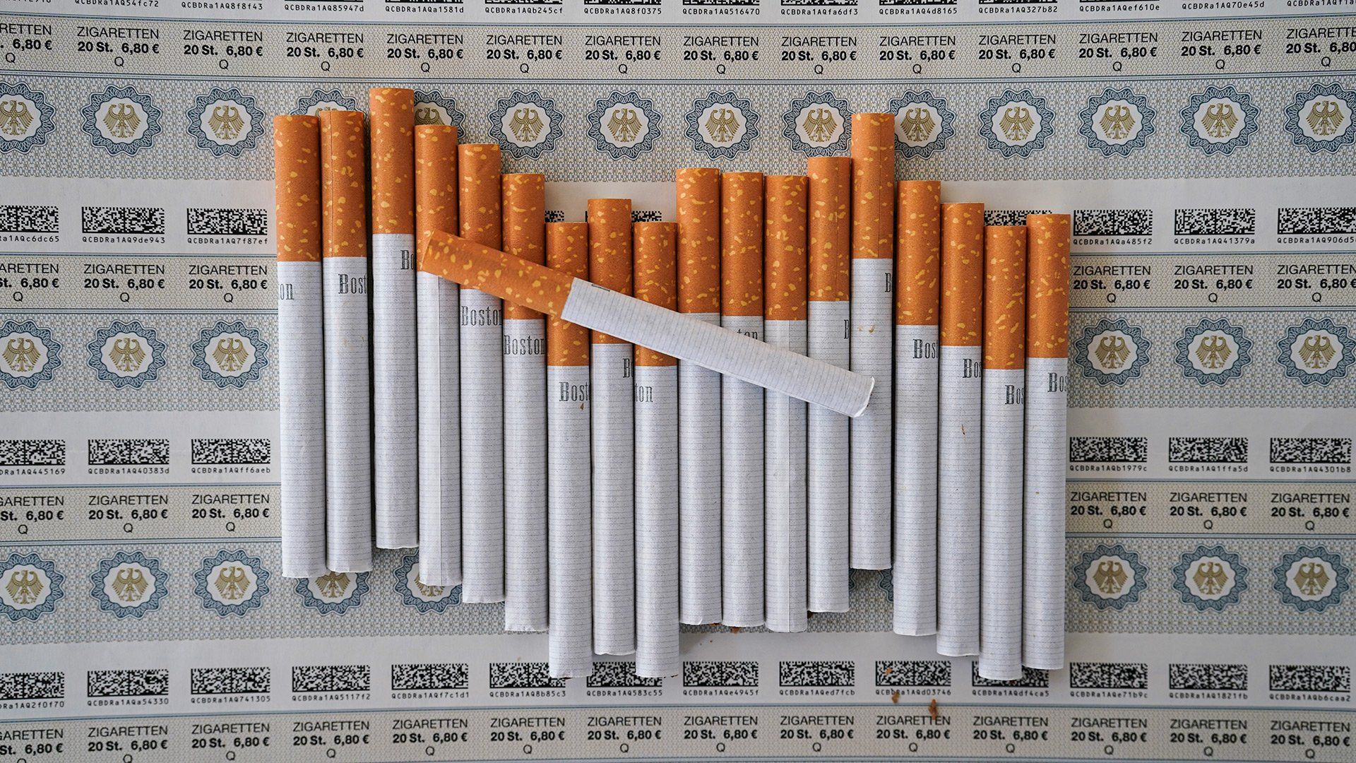 Tax stamps for tobacco products, photographed on 10 September 2019 at the Bielefeld Main Customs Office Tobacco Tax and Tax Stamp Office in Bünde. Photo: David Ebener ***Keywords*** Sony Alpha 9, #eContent, Bünde Customs Office, tobacco, tobacco tax, tobacco tax stamps, cigarettes, pipe tobacco, tax, taxes, tax stamp, tax stamps