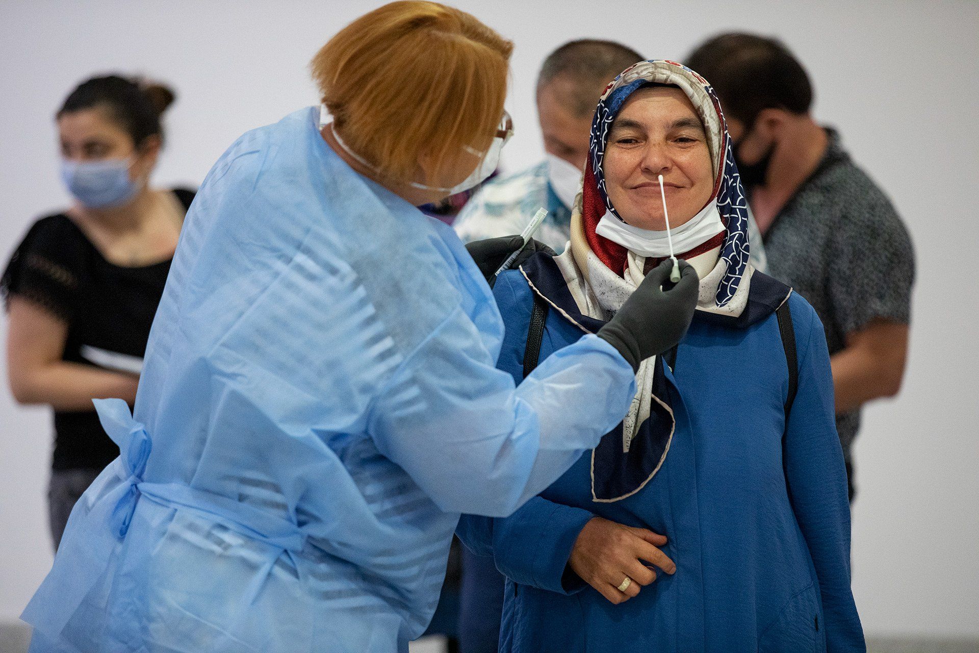 Reiserückkehrer aus der als Risikogebiet deklarierten Türkei können sich am 29.07.2020 im Flughafen Münster Osnabrück (FMO) in Osnabrück freiwillig auf Corona testen lassen. Foto: David Ebener ***Stichworte*** Corona-Risikogebiet, Risikogebiet, Reise, Urlaub, Flug, Fliegen, Coronavirus, Corona-Virus, Corona Virus, Corona-Virus-Pandemie, SARS-CoV2, SARS-CoV-2, COVID-19, Krankheit, Krankheiten, Pandemie, Lungenkrankheit, Test, Testen, Münster-Osnabrück, FMO, Airport