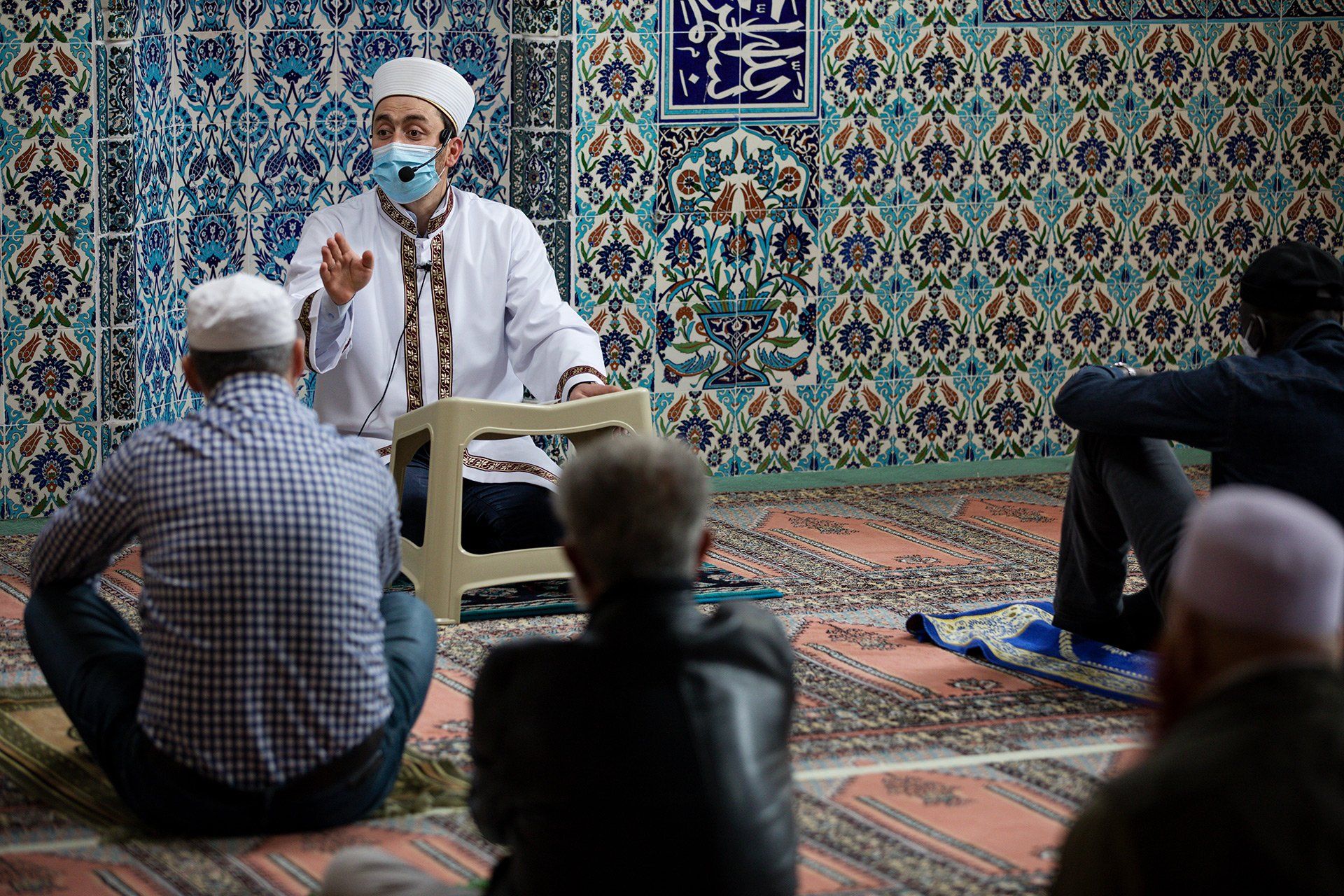 Das Freitagsgebet mit Imam Mustafa Aracı am 22.05.2020, in Zeiten der Coronavirus-Pandemie, in der Ayasofya Camii Moschee in Osnabrück. Foto: David Ebener ***Stichworte*** Islam, Moslem, Religion, Glauben, Coronavirus, Corona-Virus, Corona Virus, Corona-Virus-Pandemie, SARS-CoV2, COVID-19