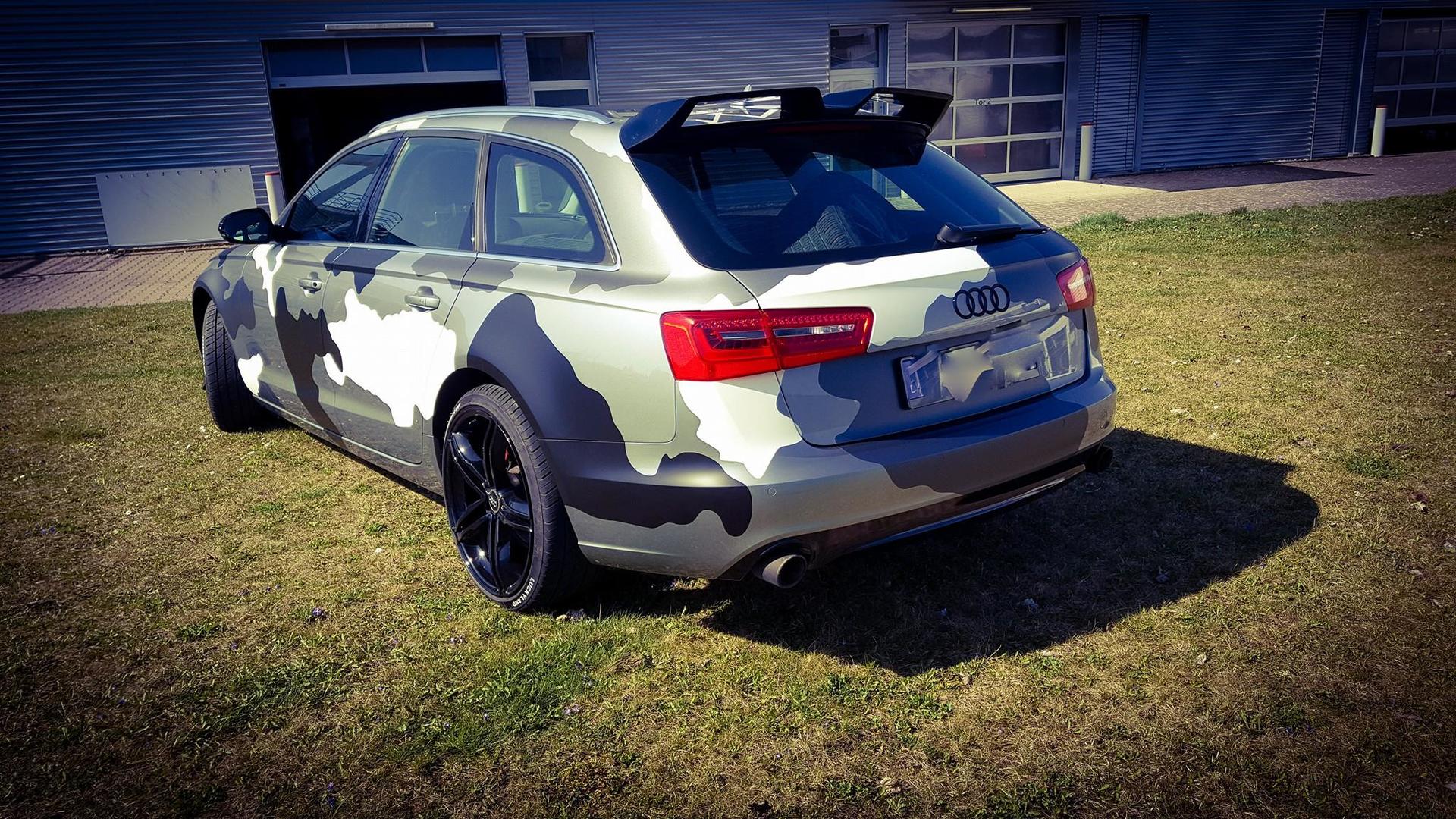 Heckansicht von Audi A6 mit camouflage Folierung.