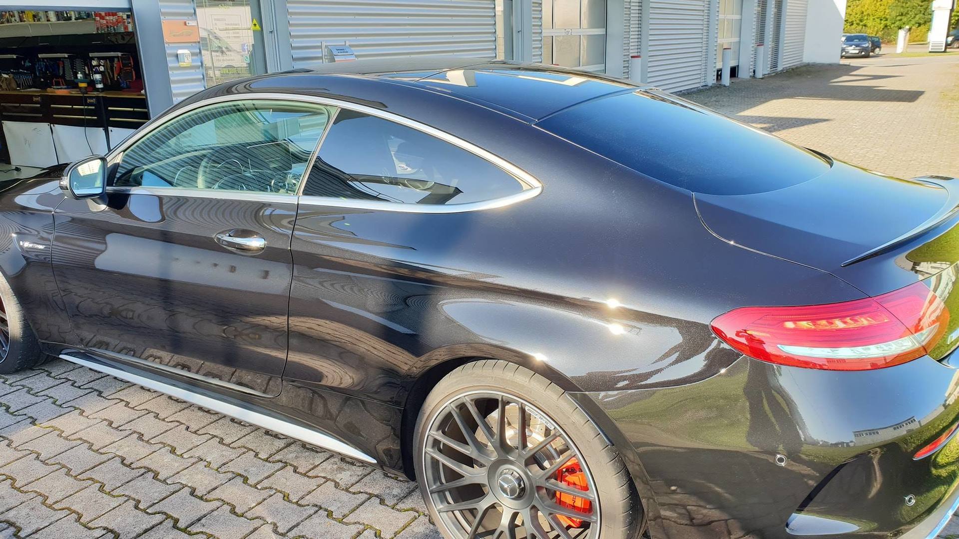 Scheibentönung an Mercedes Benz C63.