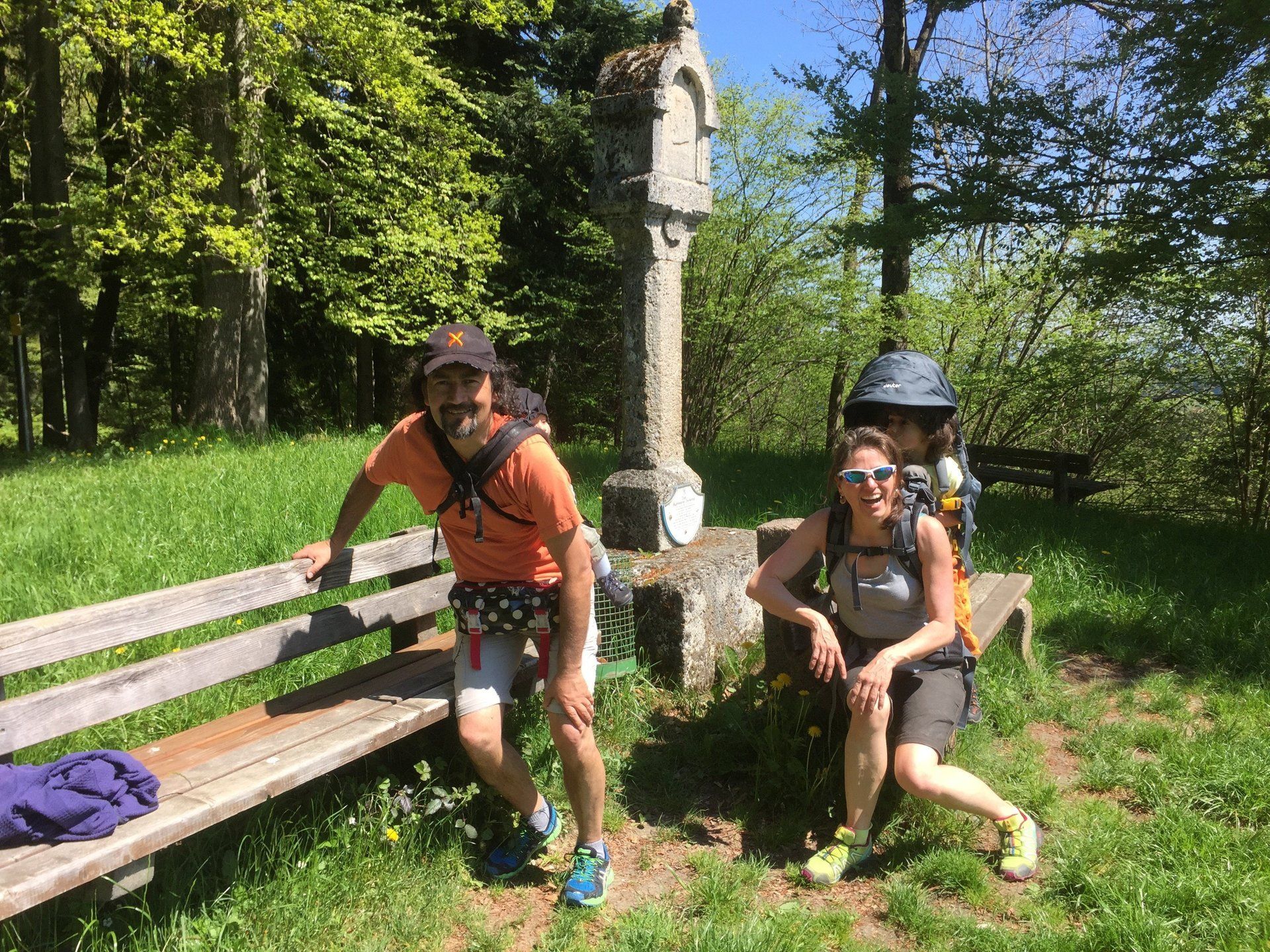 Wandern mit Kraxe & Bauchladen