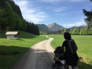 Alejandro: Mamas Bauchladen Papa