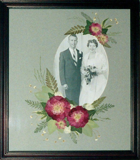 Wedding photo with hand-pressed flower decoration on the mat
