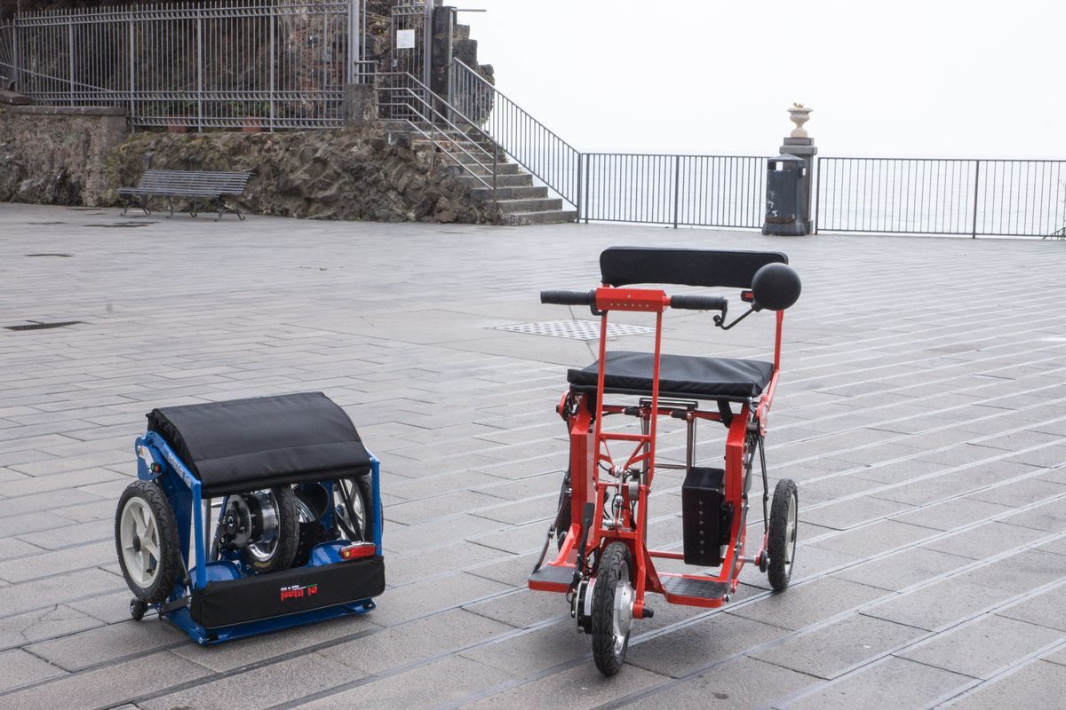 R30 Elektroscooter faltbar auf Knopfdruck