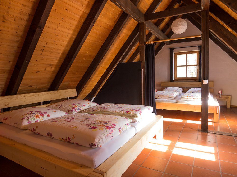 Großes Schlafzimmer in der Ferienwohnung Hohle Kirche Fränkische Schweiz