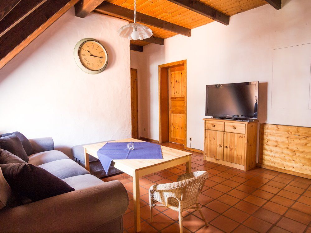 Wohnzimmer in der Ferienwohnung Hohle Kirche im Ferienhof Hohe in der Fränkische Schweiz.