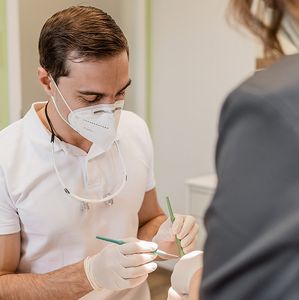 Zahnarztpraxis Christian Thim Erlensee Behandlung Professionelle Zahnreinigung Wurzelbehandlung Bleaching Erlensee Zahnarzt