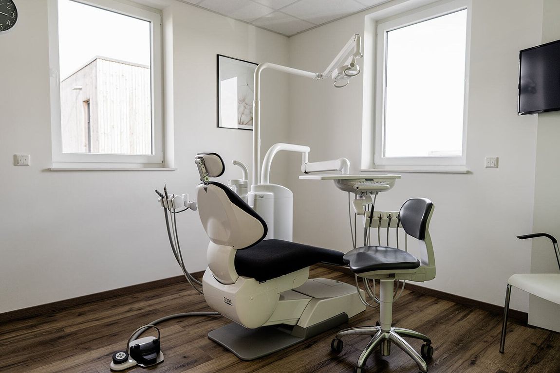 Zahnarzt Erlensee Christian Thim Zahnarztpraxis Behandlungsraum Ästhetische Zahnheilkunde