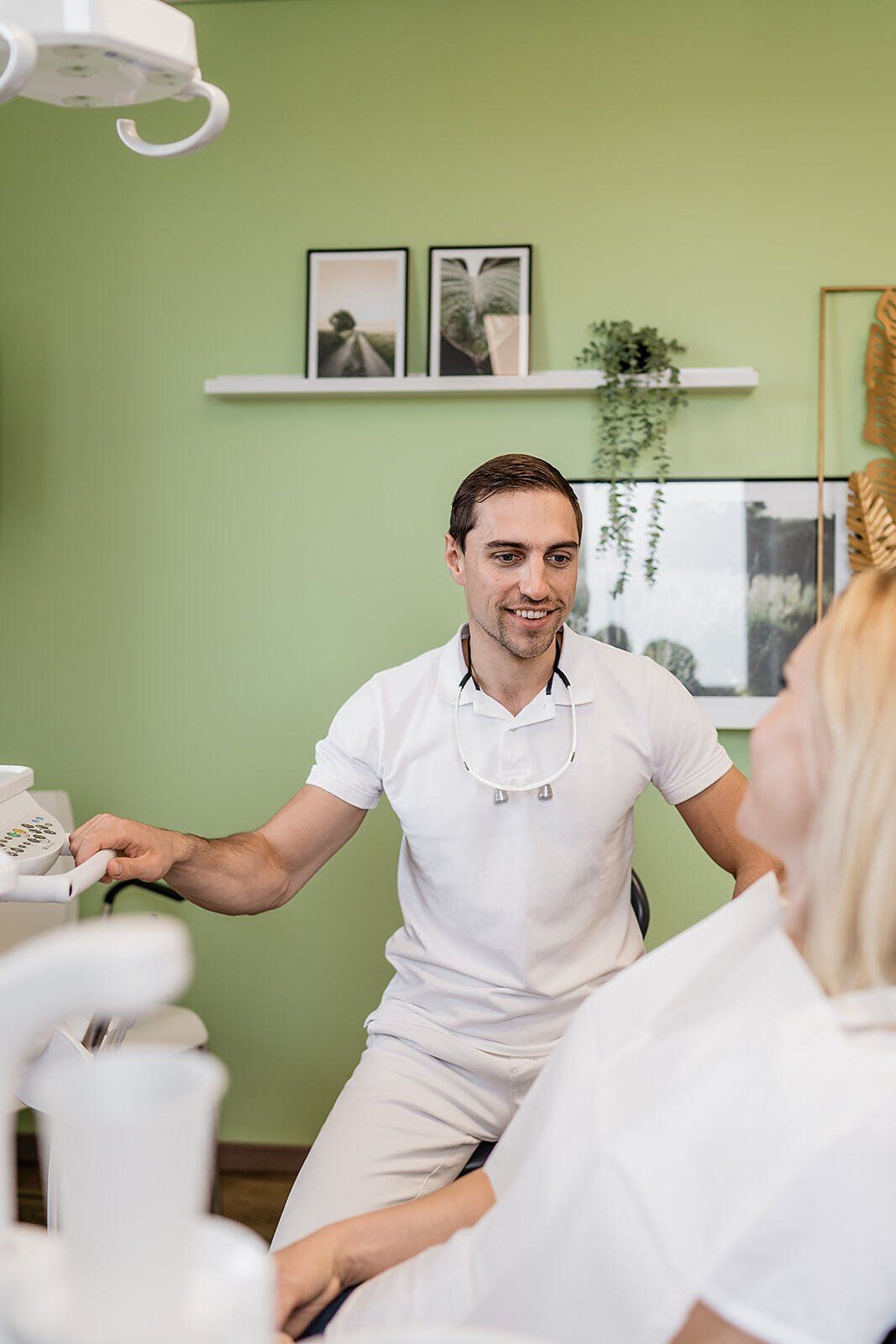 Zahnarzt Erlensee Christian Thim Leistungen Behandlungen Wurzelbehandlung Bleaching Professionelle Zahnreinigung Implantate Erlensee