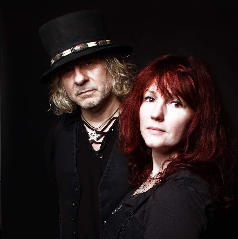 Willows drum
Musical duo, playing & singing traditional and contemporary folk songs in their own unique style.