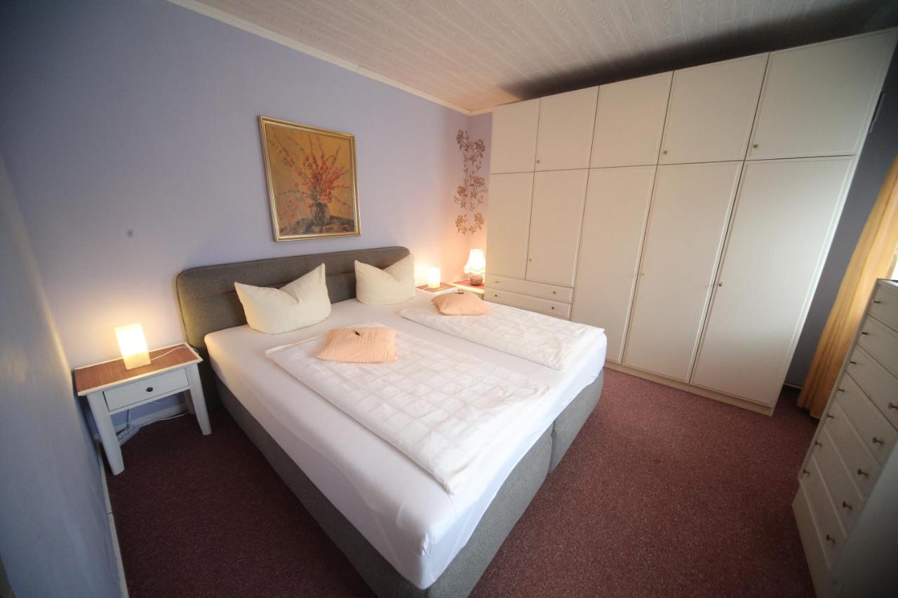 Bild vom Schlafzimmer  vom Apartment 1 im Apartmenthaus Stern