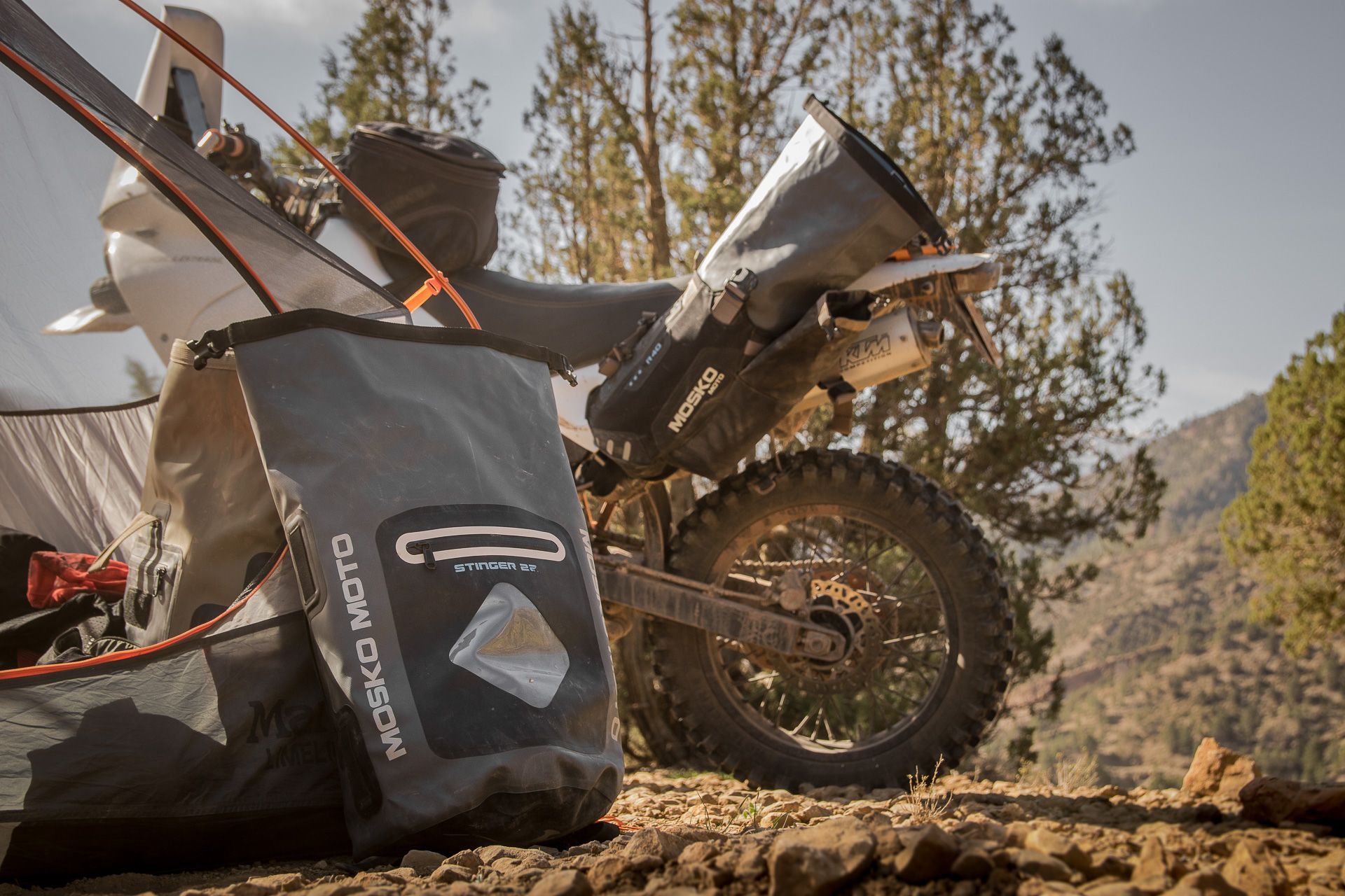 Marcel Lestrade. MoskoMoto. Rackless 40. Motorcycle Gear. Photoshooting. Coordination. Organisation. Event Management. Modell Agency. KTM LC4 640 Adventure. Camping. Desert