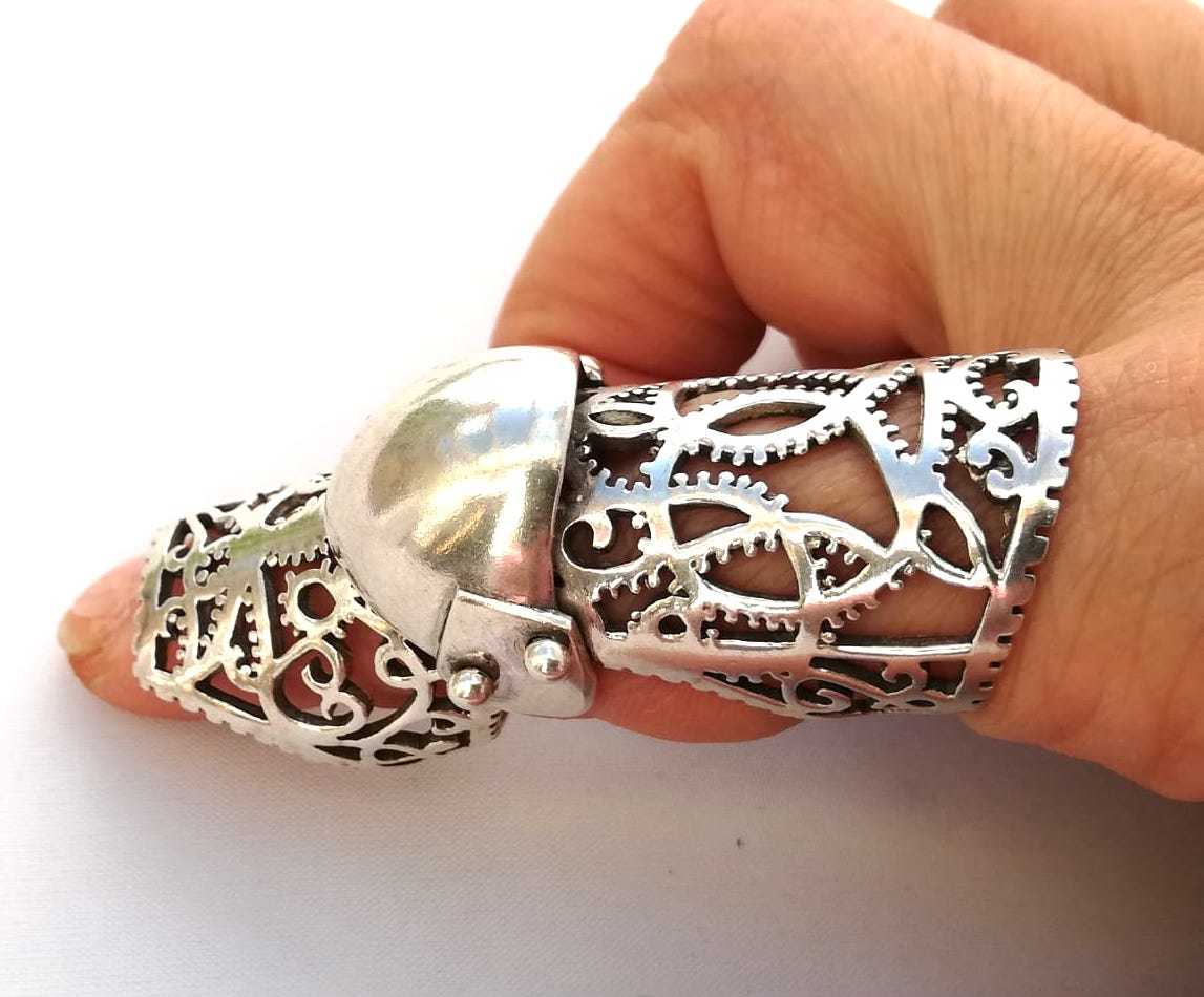 Echt Silberner Gliederring auch Ritterring genannt getragen an der Hand