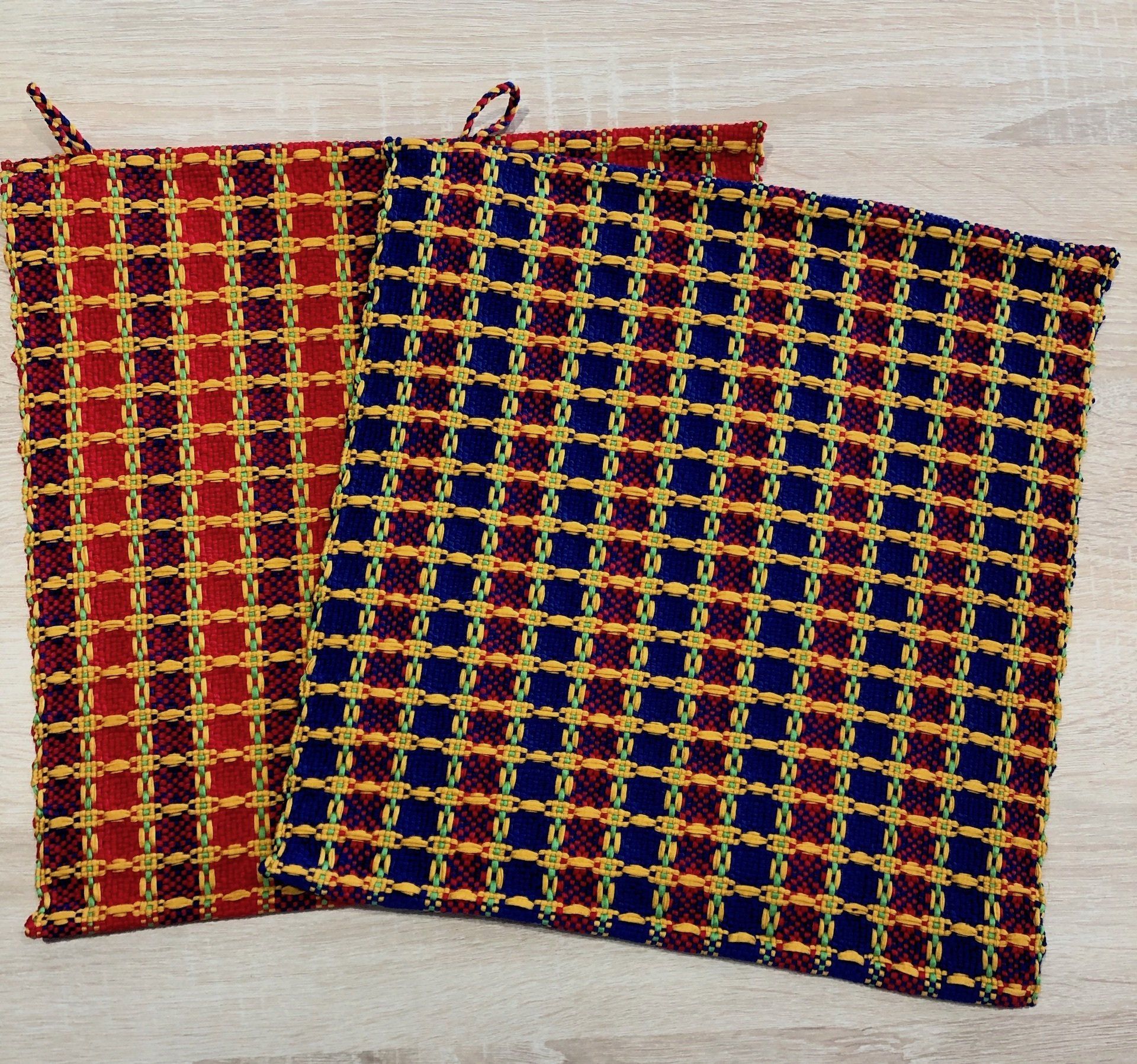 Esuie-mains Maya bleu et rouge