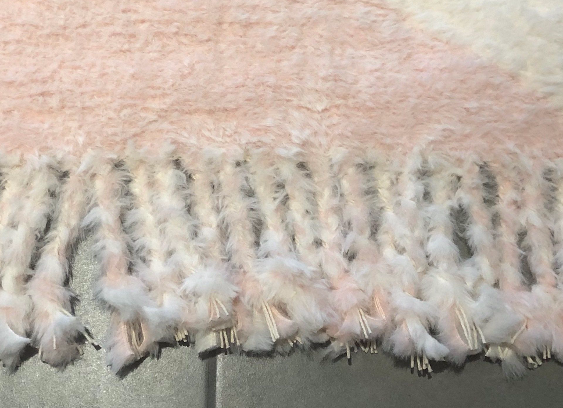 Détail des franges tressées du tapis