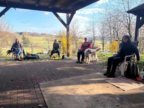 Sommerkurs 2025 TRAINING SACRED DOG Teilnehmende Menschen und Hunde Bild 4