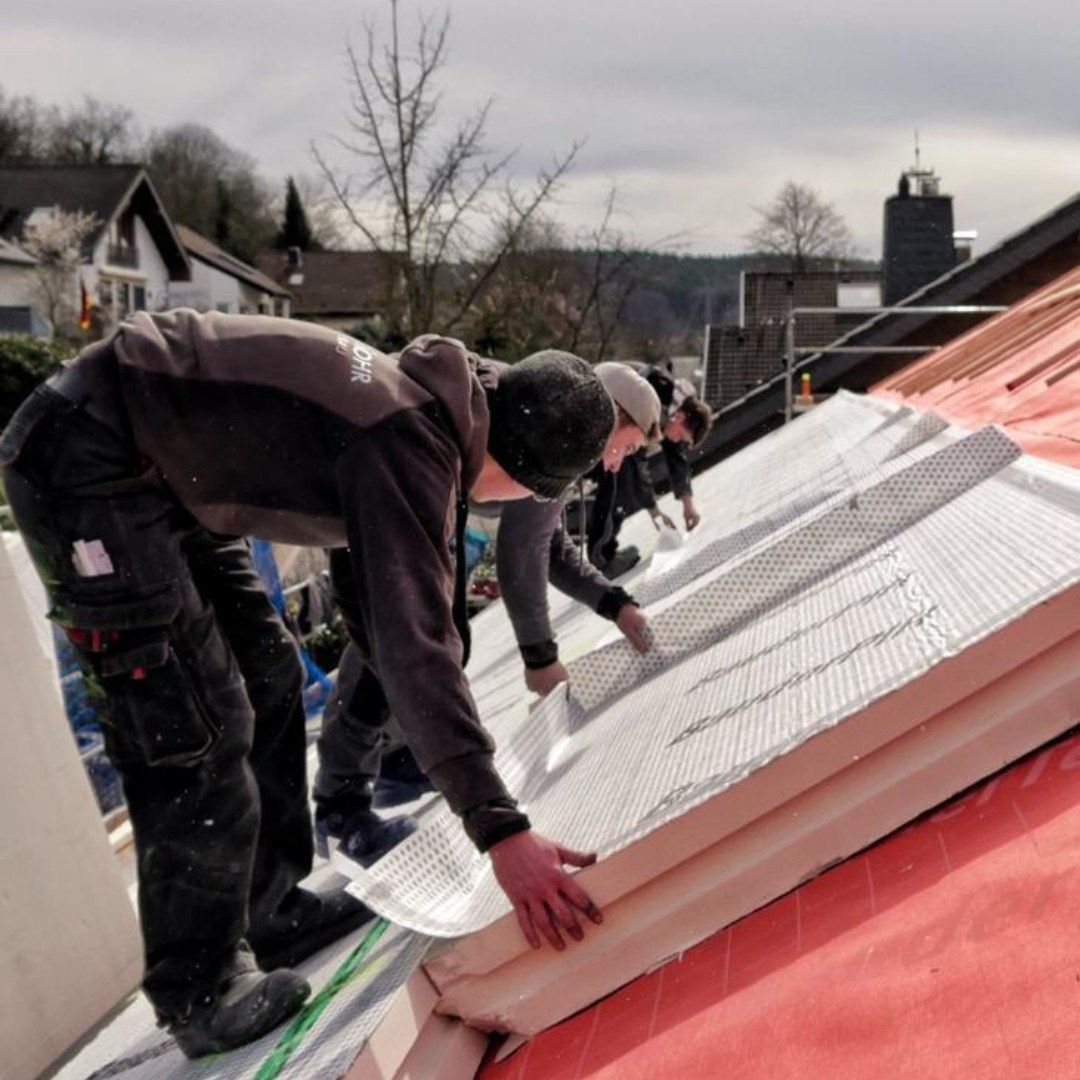 Unser Team Möchten auch Sie von den Vorteilen einer neuen Dachgaube profitieren und Ihre Wohnqualität verbessern? Dank unserer langjährigen Erfahrung sind wir Ihr Experte für den Ausbau Ihres Dachstuhls im Rhein-Sieg-Kreis und von Bad Honnef, Linz bis Asbach.