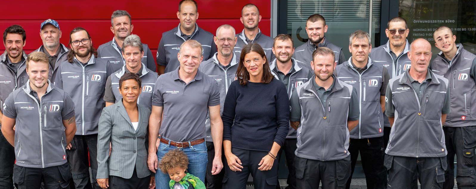 Unser Team Möchten auch Sie von den Vorteilen einer neuen Dachgaube profitieren und Ihre Wohnqualität verbessern? Dank unserer langjährigen Erfahrung sind wir Ihr Experte für den Ausbau Ihres Dachstuhls im Rhein-Sieg-Kreis und von Bad Honnef, Linz bis Asbach.