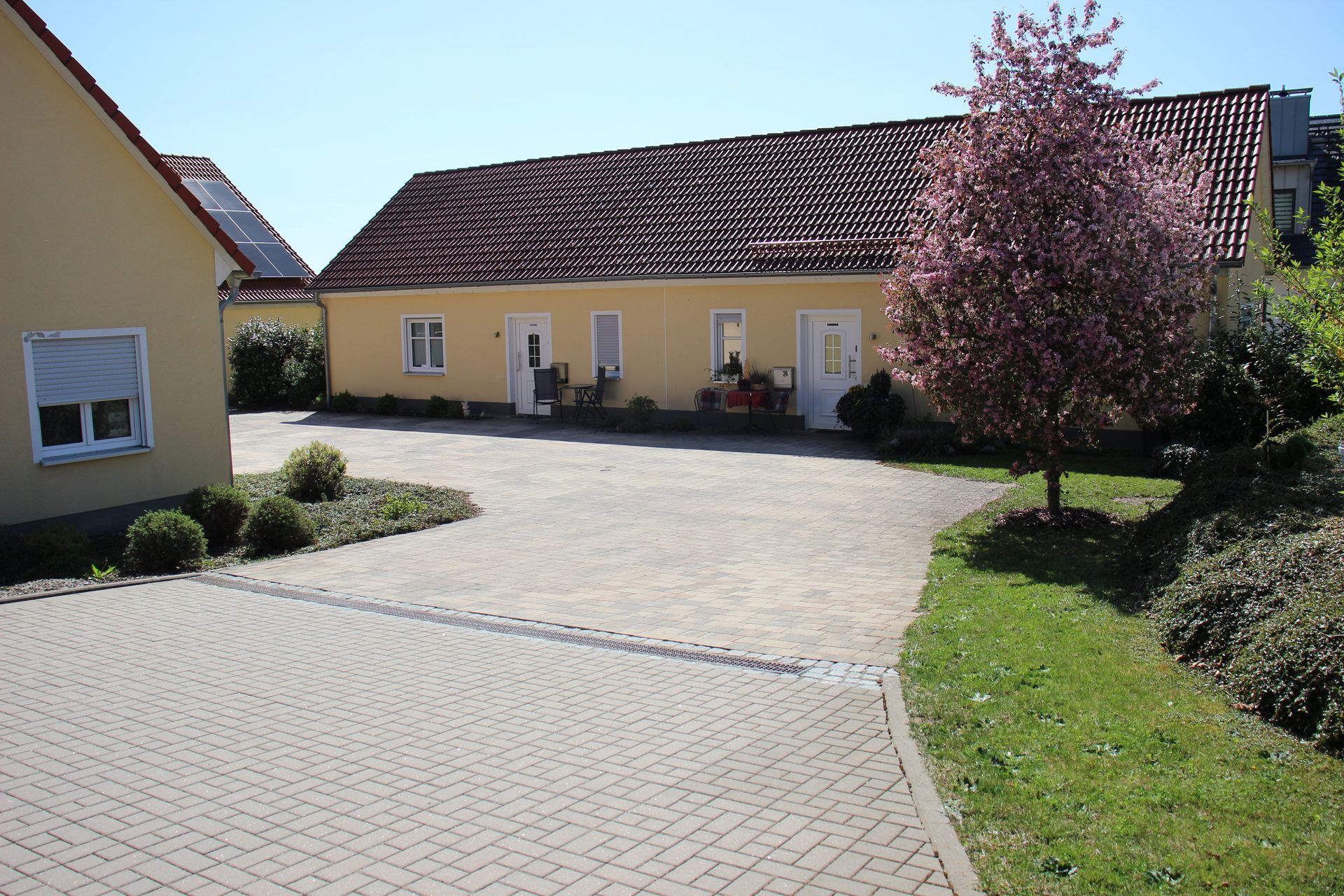 Haus kaufen, Haus verkaufen, Immobilie kaufen, Immobilie verkaufen, Wohnung kaufen, Wohnung verkaufen, Immobilienmakler, Immobilienmakler Mittelfranken, Immobilienmakler Oberfranken, Immobilienmakler Oberpfalz, Sanierungsobjekt, Handwerker, Einfamilienhaus, Alleinlage, Engel und Völkers, von Poll, Sollmann und Zagel, Dächer über Köpfe, Schweidler Immobilien, Schaller, Alexander Groß