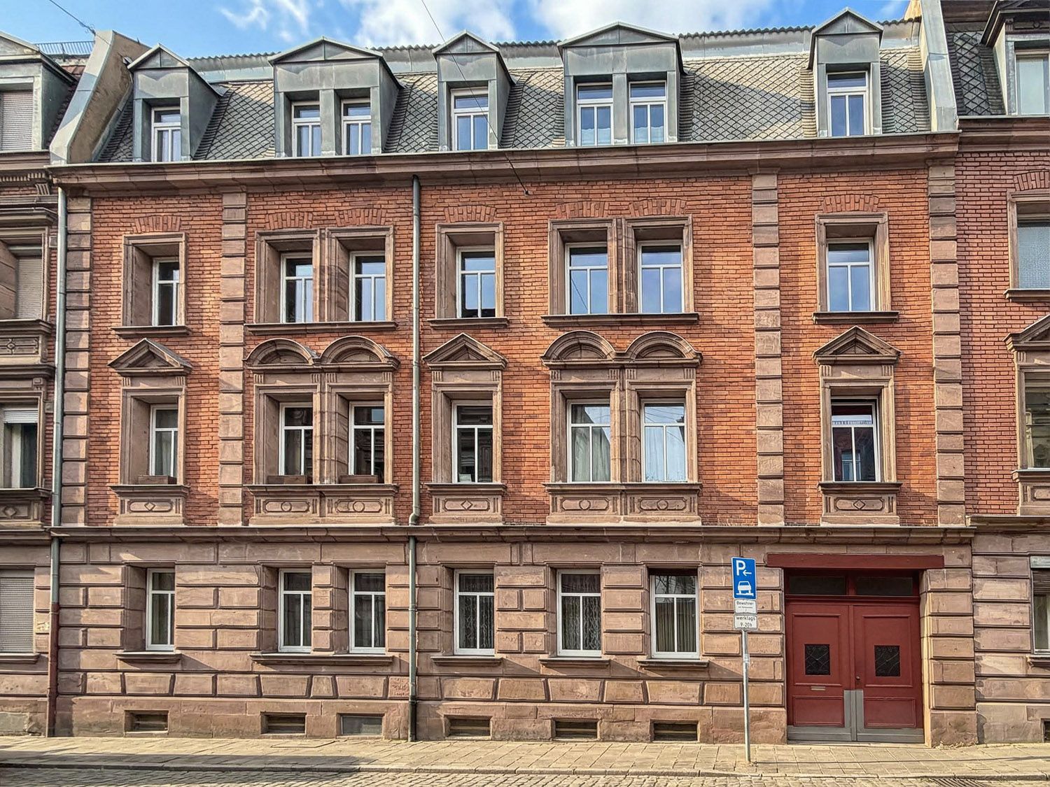 Haus kaufen, Haus verkaufen, Immobilie kaufen, Immobilie verkaufen, Wohnung kaufen, Wohnung verkaufen, Immobilienmakler, Immobilienmakler Mittelfranken, Immobilienmakler Oberfranken, Immobilienmakler Oberpfalz, Sanierungsobjekt, Handwerker, Einfamilienhaus, Alleinlage, Engel und Völkers, von Poll, Sollmann und Zagel, Dächer über Köpfe, Schweidler Immobilien, Schaller, Alexander Groß