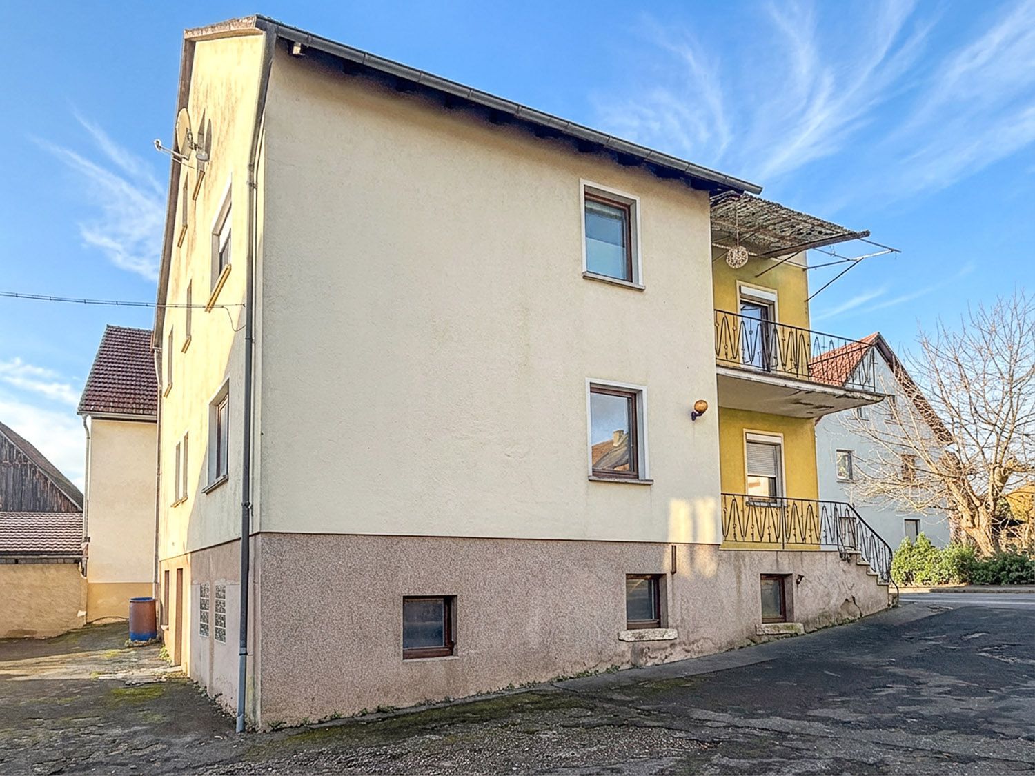 Haus kaufen, Haus verkaufen, Immobilie kaufen, Immobilie verkaufen, Wohnung kaufen, Wohnung verkaufen, Immobilienmakler, Immobilienmakler Mittelfranken, Immobilienmakler Oberfranken, Immobilienmakler Oberpfalz, Sanierungsobjekt, Handwerker, Einfamilienhaus, Alleinlage, Engel und Völkers, von Poll, Sollmann und Zagel, Dächer über Köpfe, Schweidler Immobilien, Schaller, Alexander Groß