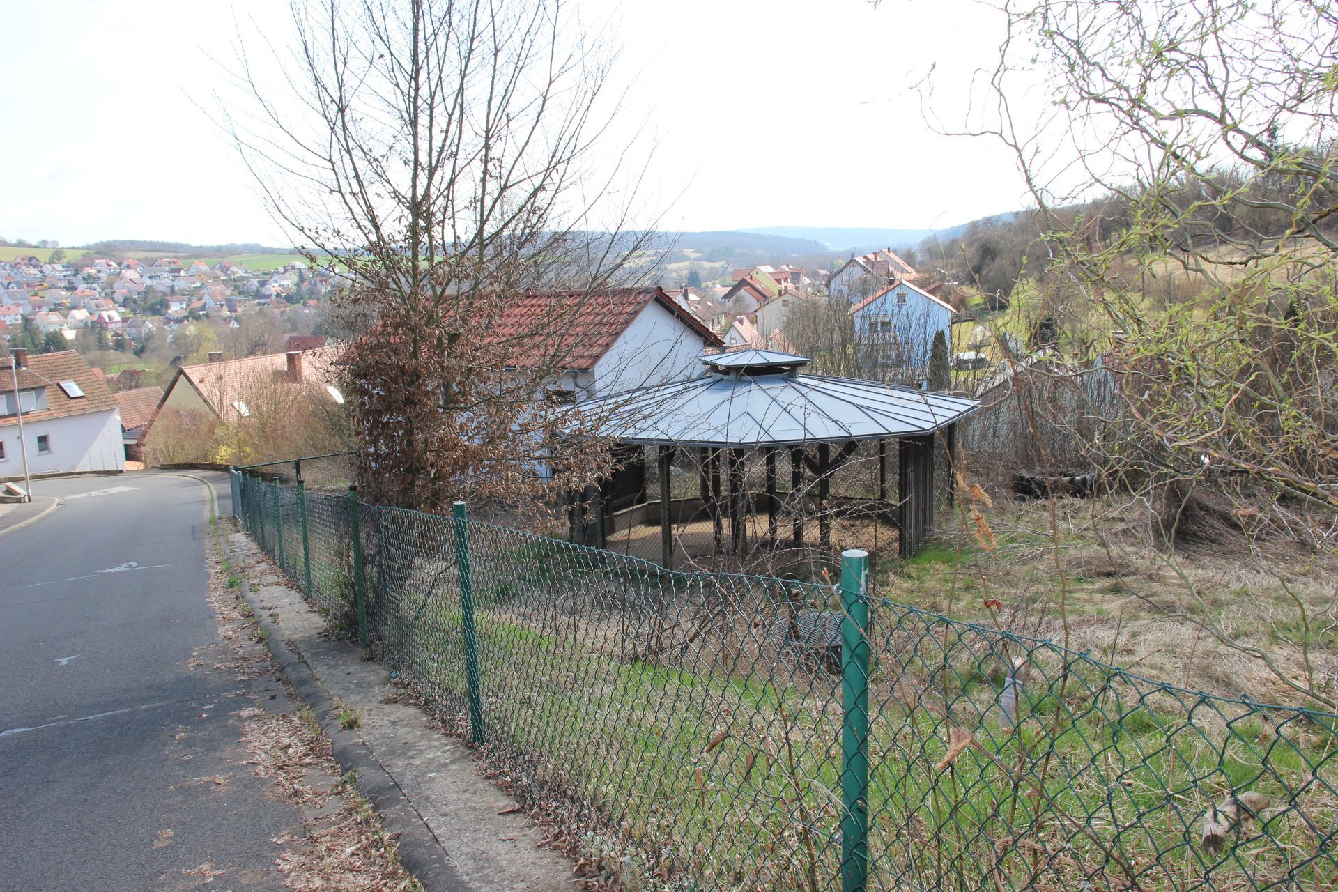 Haus kaufen, Haus verkaufen, Immobilie kaufen, Immobilie verkaufen, Wohnung kaufen, Wohnung verkaufen, Immobilienmakler, Immobilienmakler Mittelfranken, Immobilienmakler Oberfranken, Immobilienmakler Oberpfalz, Sanierungsobjekt, Handwerker, Einfamilienhaus, Alleinlage, Engel und Völkers, von Poll, Sollmann und Zagel, Dächer über Köpfe, Schweidler Immobilien, Schaller, Alexander Groß