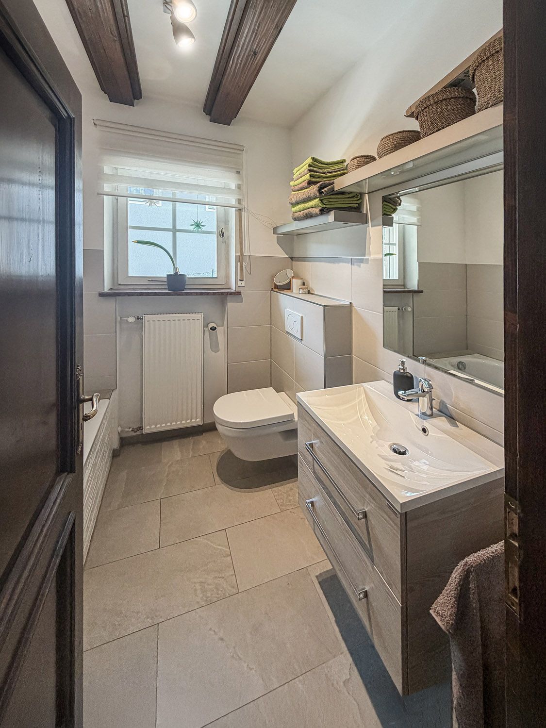 Haus kaufen, Haus verkaufen, Immobilie kaufen, Immobilie verkaufen, Wohnung kaufen, Wohnung verkaufen, Immobilienmakler, Immobilienmakler Mittelfranken, Immobilienmakler Oberfranken, Immobilienmakler Oberpfalz, Sanierungsobjekt, Handwerker, Einfamilienhaus, Alleinlage, Engel und Völkers, von Poll, Sollmann und Zagel, Dächer über Köpfe, Schweidler Immobilien, Schaller, Alexander Groß