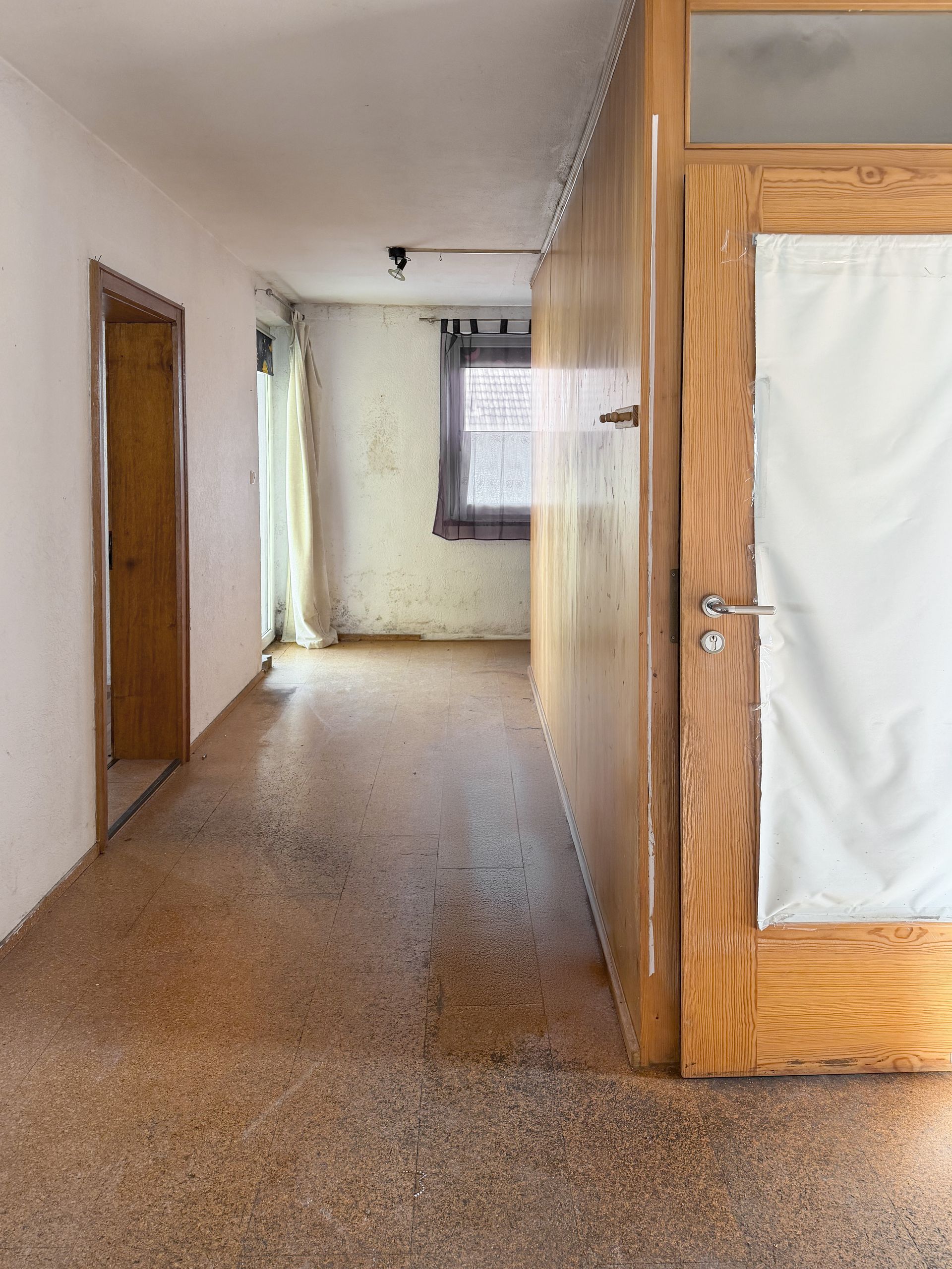 Haus kaufen, Haus verkaufen, Immobilie kaufen, Immobilie verkaufen, Wohnung kaufen, Wohnung verkaufen, Immobilienmakler, Immobilienmakler Mittelfranken, Immobilienmakler Oberfranken, Immobilienmakler Oberpfalz, Sanierungsobjekt, Handwerker, Einfamilienhaus, Alleinlage, Engel und Völkers, von Poll, Sollmann und Zagel, Dächer über Köpfe, Schweidler Immobilien, Schaller, Alexander Groß