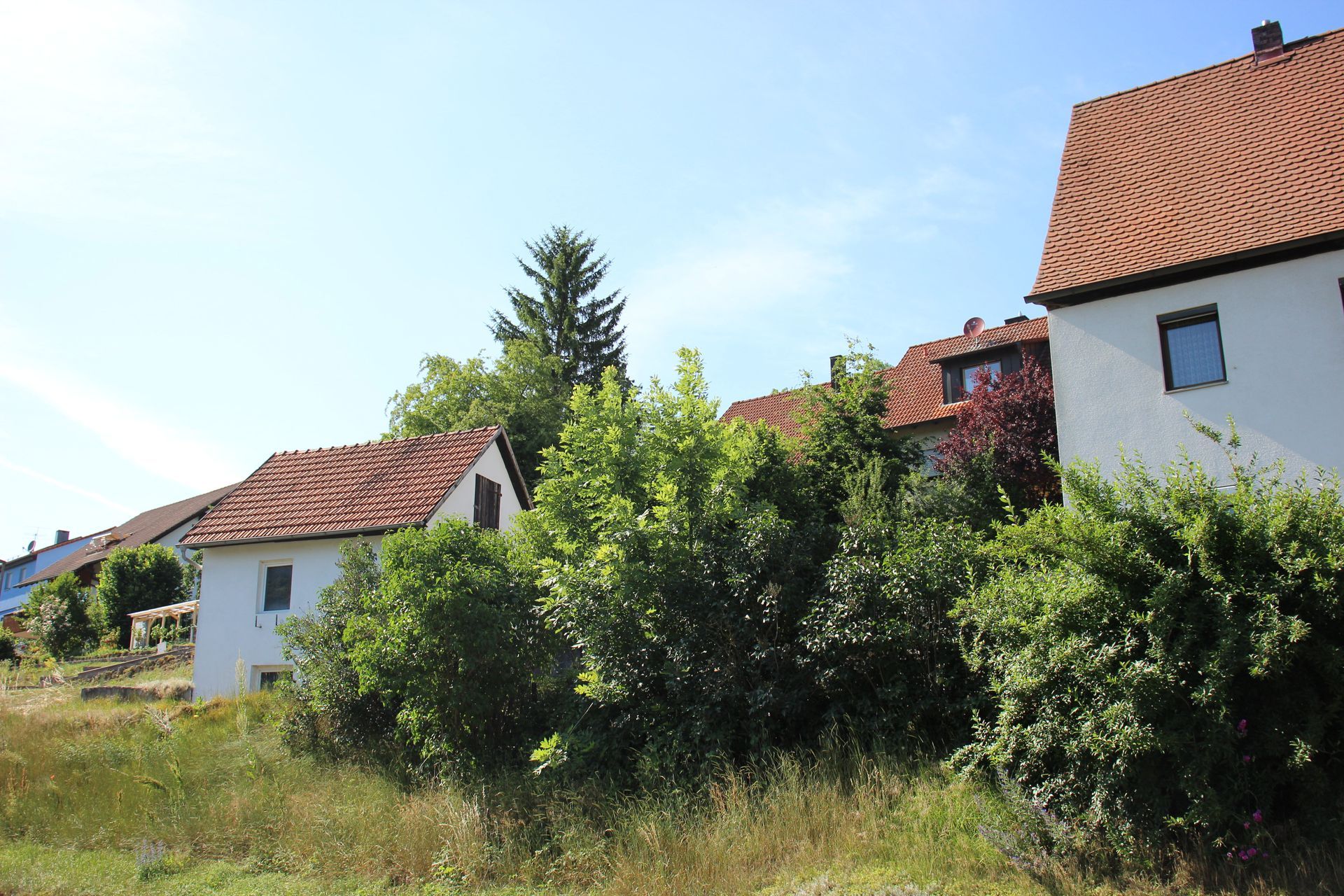 Haus kaufen, Haus verkaufen, Immobilie kaufen, Immobilie verkaufen, Wohnung kaufen, Wohnung verkaufen, Immobilienmakler, Immobilienmakler Mittelfranken, Immobilienmakler Oberfranken, Immobilienmakler Oberpfalz, Sanierungsobjekt, Handwerker, Einfamilienhaus, Alleinlage, Engel und Völkers, von Poll, Sollmann und Zagel, Dächer über Köpfe, Schweidler Immobilien, Schaller, Alexander Groß