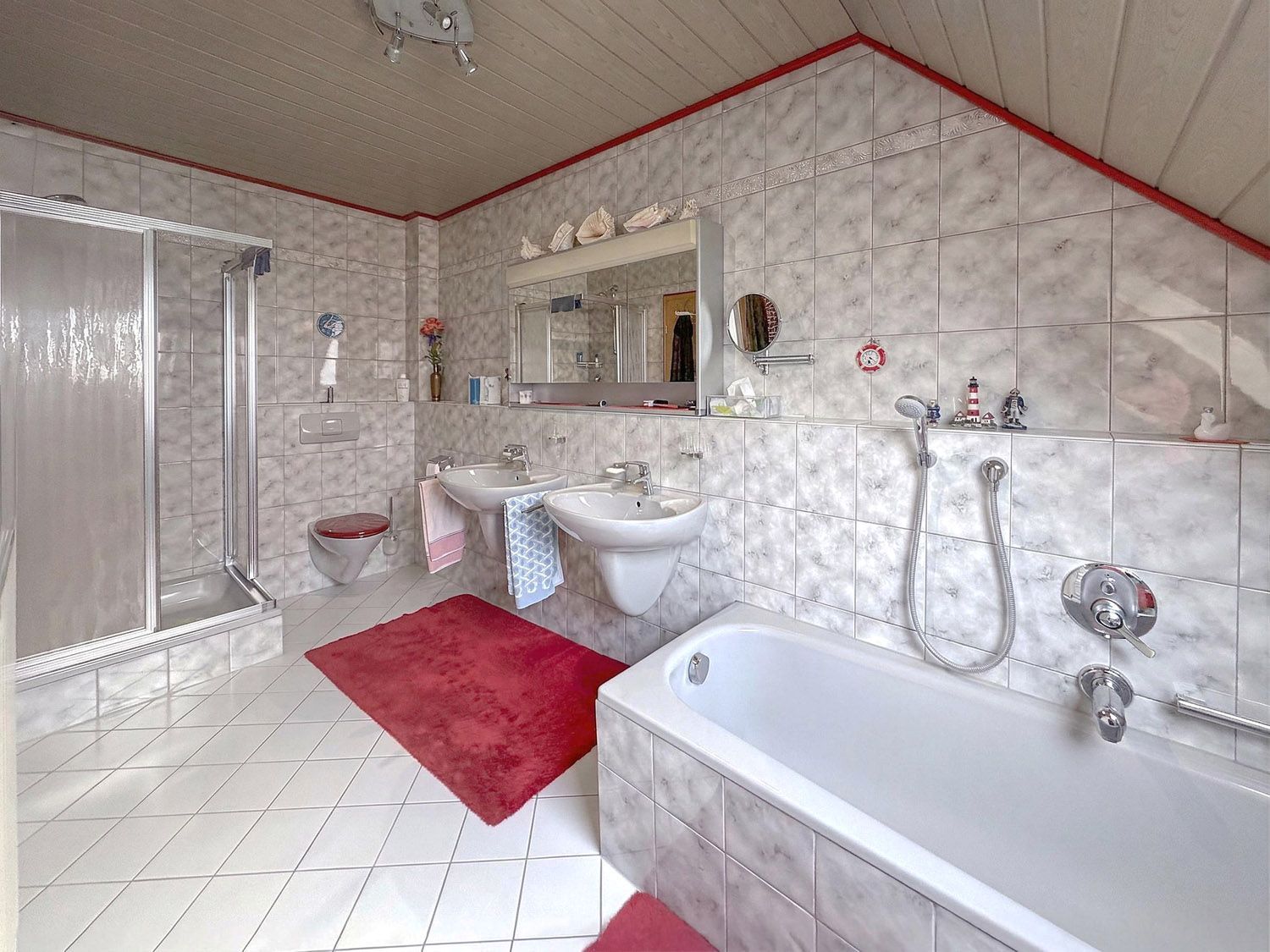Haus kaufen, Haus verkaufen, Immobilie kaufen, Immobilie verkaufen, Wohnung kaufen, Wohnung verkaufen, Immobilienmakler, Immobilienmakler Mittelfranken, Immobilienmakler Oberfranken, Immobilienmakler Oberpfalz, Sanierungsobjekt, Handwerker, Einfamilienhaus, Alleinlage, Engel und Völkers, von Poll, Sollmann und Zagel, Dächer über Köpfe, Schweidler Immobilien, Schaller, Alexander Groß