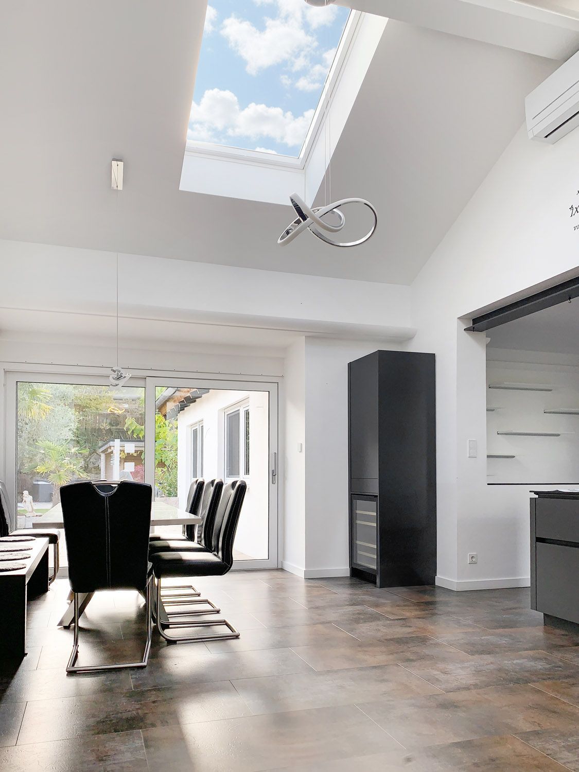 Haus kaufen, Haus verkaufen, Immobilie kaufen, Immobilie verkaufen, Wohnung kaufen, Wohnung verkaufen, Immobilienmakler, Immobilienmakler Mittelfranken, Immobilienmakler Oberfranken, Immobilienmakler Oberpfalz, Sanierungsobjekt, Handwerker, Einfamilienhaus, Alleinlage, Engel und Völkers, von Poll, Sollmann und Zagel, Dächer über Köpfe, Schweidler Immobilien, Schaller, Alexander Groß