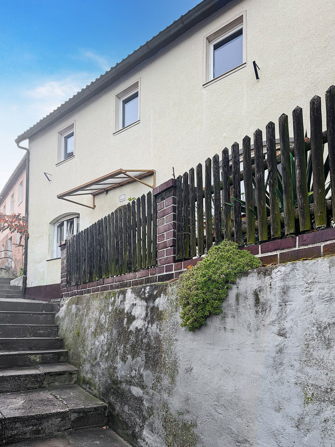 Haus kaufen, Haus verkaufen, Immobilie kaufen, Immobilie verkaufen, Wohnung kaufen, Wohnung verkaufen, Immobilienmakler, Immobilienmakler Mittelfranken, Immobilienmakler Oberfranken, Immobilienmakler Oberpfalz, Sanierungsobjekt, Handwerker, Einfamilienhaus, Alleinlage, Engel und Völkers, von Poll, Sollmann und Zagel, Dächer über Köpfe, Schweidler Immobilien, Schaller, Alexander Groß