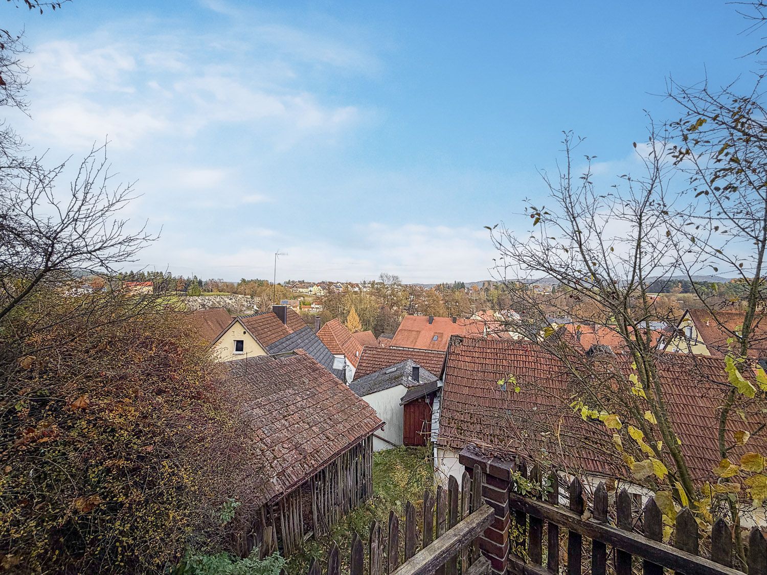 Haus kaufen, Haus verkaufen, Immobilie kaufen, Immobilie verkaufen, Wohnung kaufen, Wohnung verkaufen, Immobilienmakler, Immobilienmakler Mittelfranken, Immobilienmakler Oberfranken, Immobilienmakler Oberpfalz, Sanierungsobjekt, Handwerker, Einfamilienhaus, Alleinlage, Engel und Völkers, von Poll, Sollmann und Zagel, Dächer über Köpfe, Schweidler Immobilien, Schaller, Alexander Groß