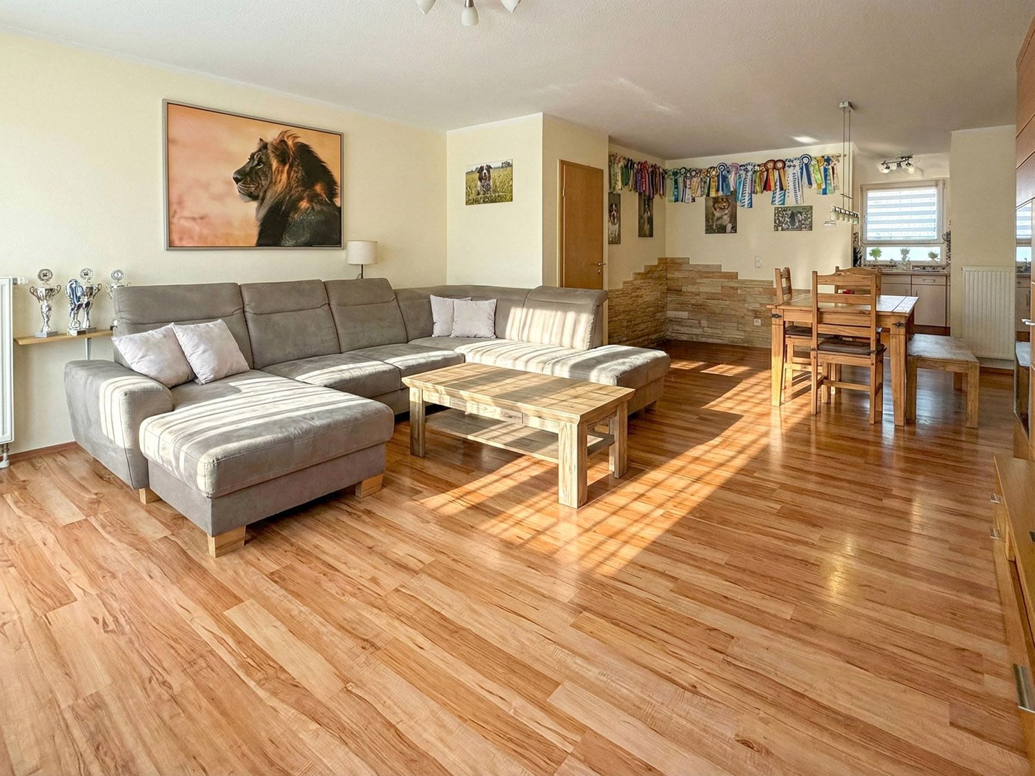 Haus kaufen, Haus verkaufen, Immobilie kaufen, Immobilie verkaufen, Wohnung kaufen, Wohnung verkaufen, Immobilienmakler, Immobilienmakler Mittelfranken, Immobilienmakler Oberfranken, Immobilienmakler Oberpfalz, Sanierungsobjekt, Handwerker, Einfamilienhaus, Alleinlage, Engel und Völkers, von Poll, Sollmann und Zagel, Dächer über Köpfe, Schweidler Immobilien, Schaller, Alexander Groß