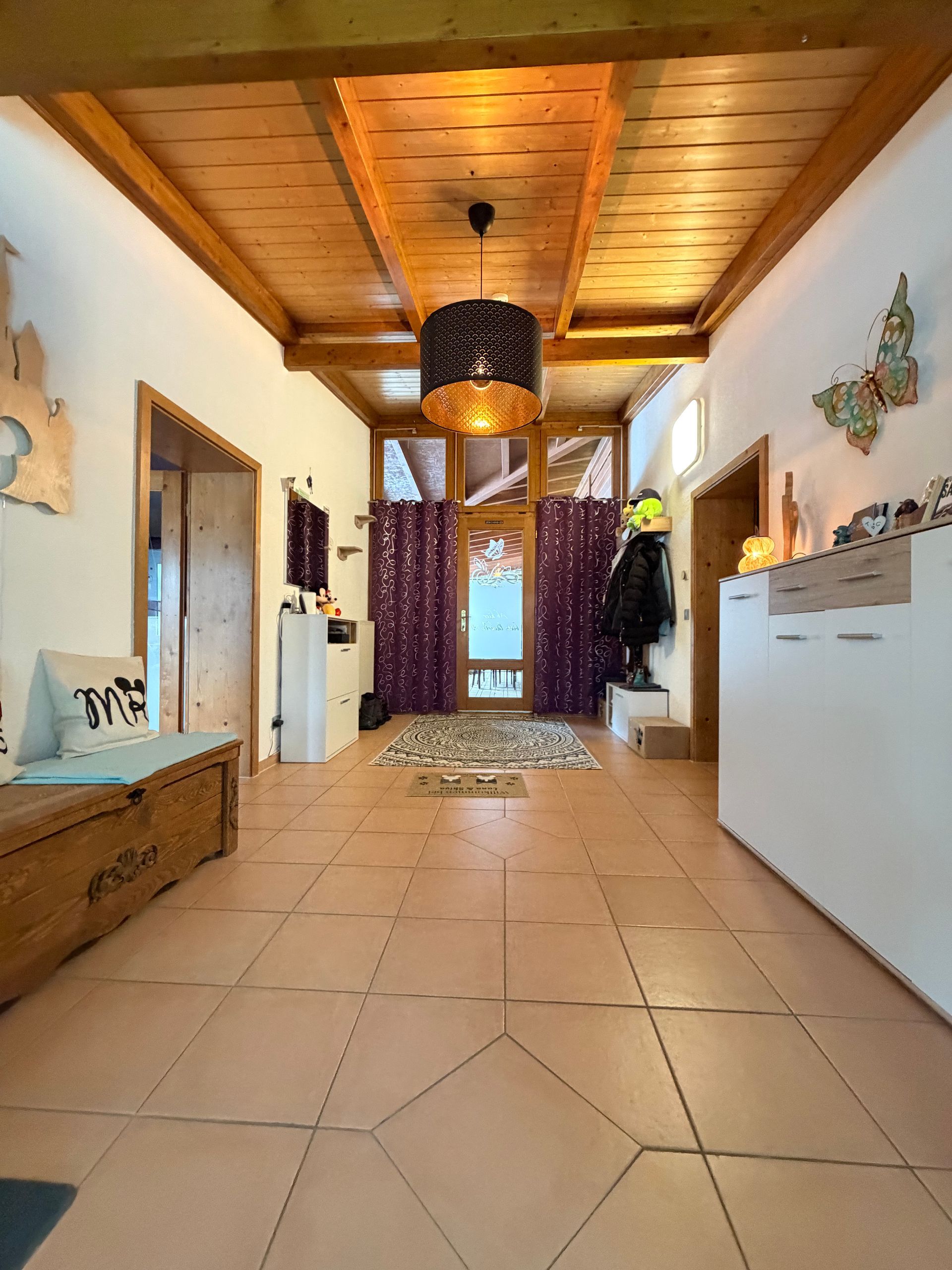 Haus kaufen, Haus verkaufen, Immobilie kaufen, Immobilie verkaufen, Wohnung kaufen, Wohnung verkaufen, Immobilienmakler, Immobilienmakler Mittelfranken, Immobilienmakler Oberfranken, Immobilienmakler Oberpfalz, Sanierungsobjekt, Handwerker, Einfamilienhaus, Alleinlage, Engel und Völkers, von Poll, Sollmann und Zagel, Dächer über Köpfe, Schweidler Immobilien, Schaller, Alexander Groß