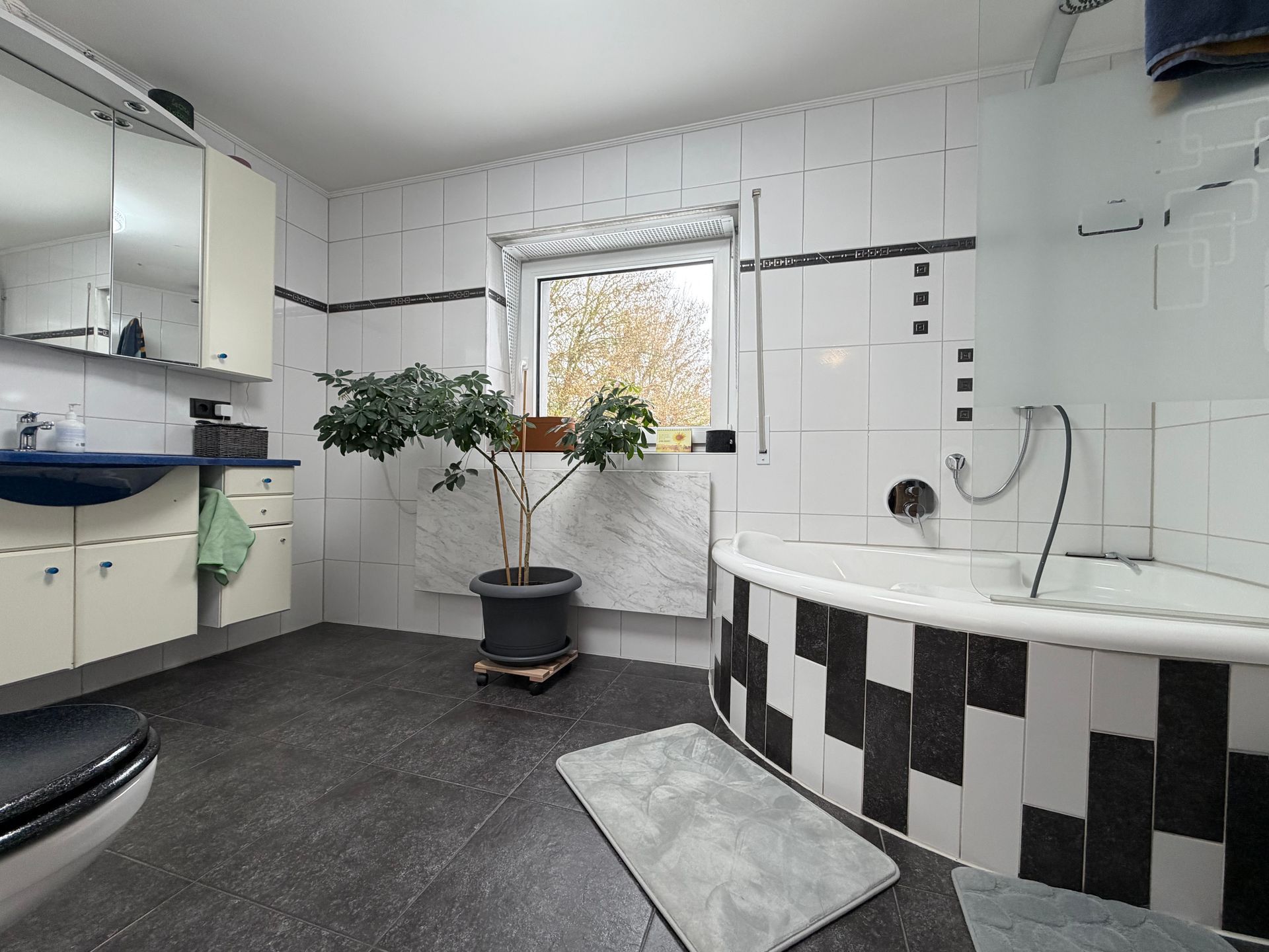 Haus kaufen, Haus verkaufen, Immobilie kaufen, Immobilie verkaufen, Wohnung kaufen, Wohnung verkaufen, Immobilienmakler, Immobilienmakler Mittelfranken, Immobilienmakler Oberfranken, Immobilienmakler Oberpfalz, Sanierungsobjekt, Handwerker, Einfamilienhaus, Alleinlage, Engel und Völkers, von Poll, Sollmann und Zagel, Dächer über Köpfe, Schweidler Immobilien, Schaller, Alexander Groß