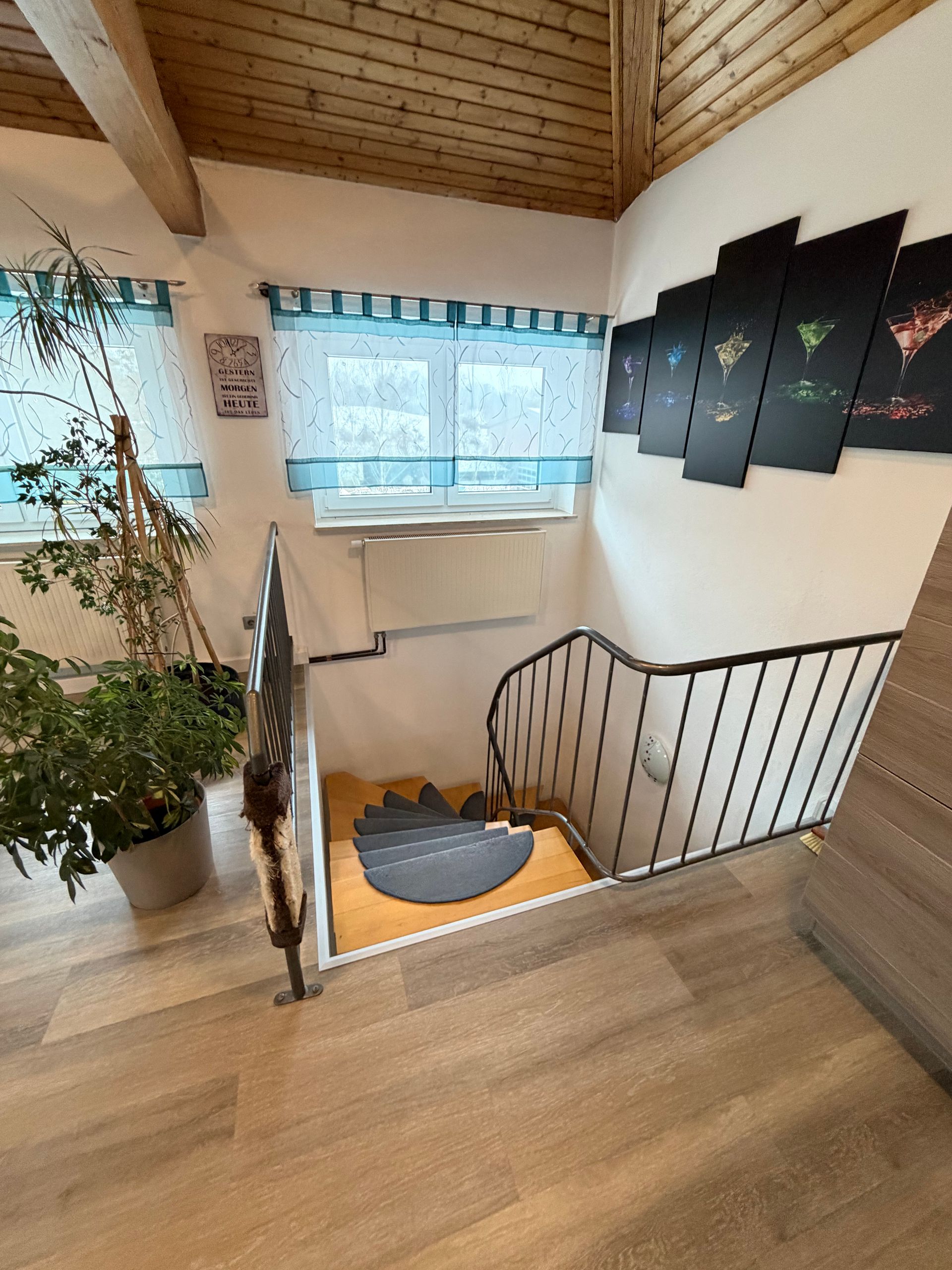 Haus kaufen, Haus verkaufen, Immobilie kaufen, Immobilie verkaufen, Wohnung kaufen, Wohnung verkaufen, Immobilienmakler, Immobilienmakler Mittelfranken, Immobilienmakler Oberfranken, Immobilienmakler Oberpfalz, Sanierungsobjekt, Handwerker, Einfamilienhaus, Alleinlage, Engel und Völkers, von Poll, Sollmann und Zagel, Dächer über Köpfe, Schweidler Immobilien, Schaller, Alexander Groß