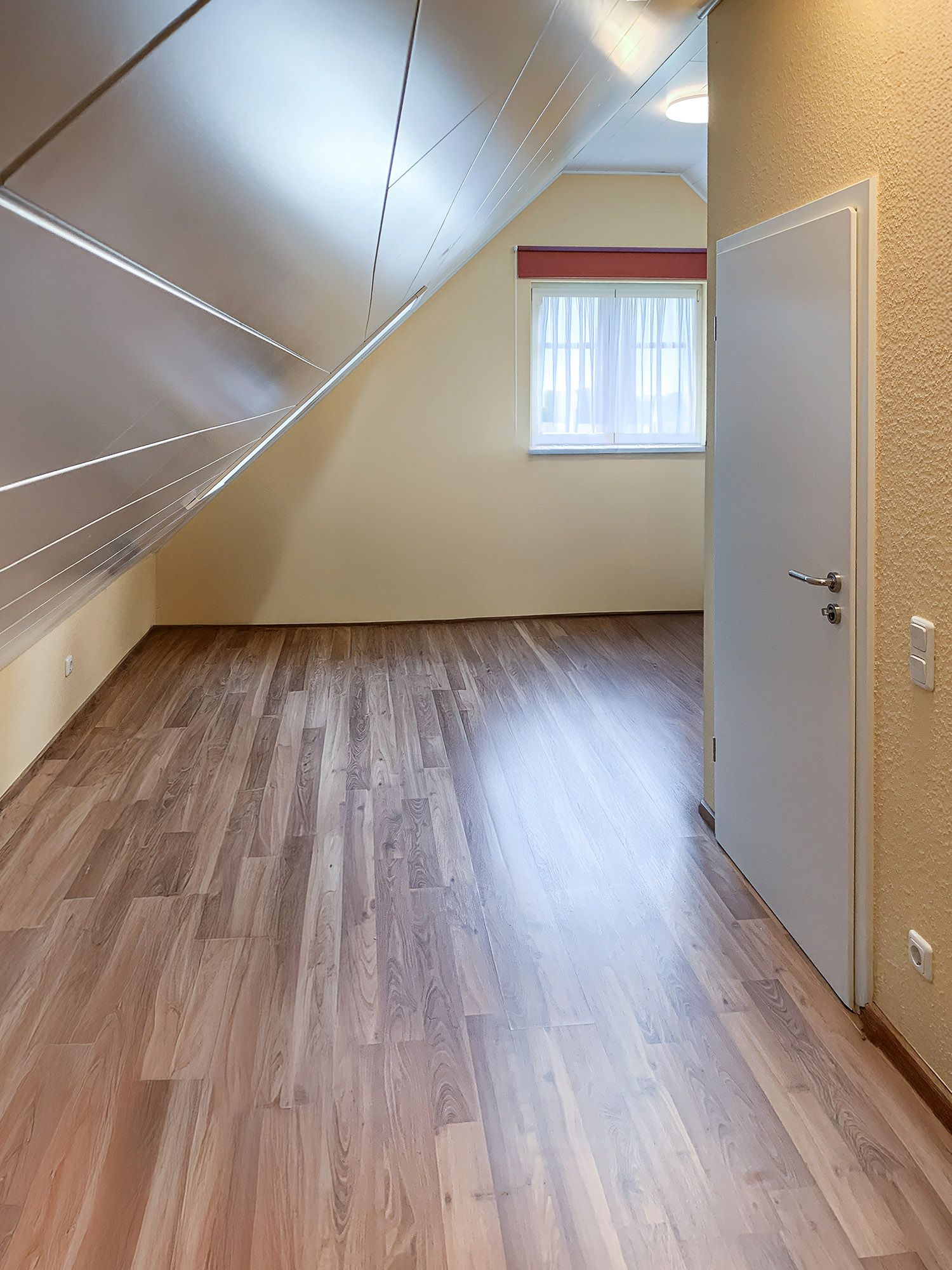 Haus kaufen, Haus verkaufen, Immobilie kaufen, Immobilie verkaufen, Wohnung kaufen, Wohnung verkaufen, Immobilienmakler, Immobilienmakler Mittelfranken, Immobilienmakler Oberfranken, Immobilienmakler Oberpfalz, Sanierungsobjekt, Handwerker, Einfamilienhaus, Alleinlage, Engel und Völkers, von Poll, Sollmann und Zagel, Dächer über Köpfe, Schweidler Immobilien, Schaller, Alexander Groß