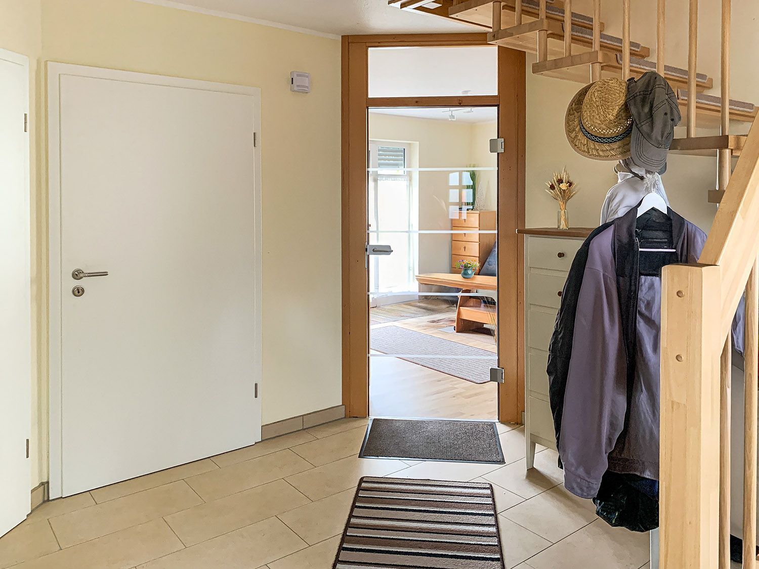 Haus kaufen, Haus verkaufen, Immobilie kaufen, Immobilie verkaufen, Wohnung kaufen, Wohnung verkaufen, Immobilienmakler, Immobilienmakler Mittelfranken, Immobilienmakler Oberfranken, Immobilienmakler Oberpfalz, Sanierungsobjekt, Handwerker, Einfamilienhaus, Alleinlage, Engel und Völkers, von Poll, Sollmann und Zagel, Dächer über Köpfe, Schweidler Immobilien, Schaller, Alexander Groß