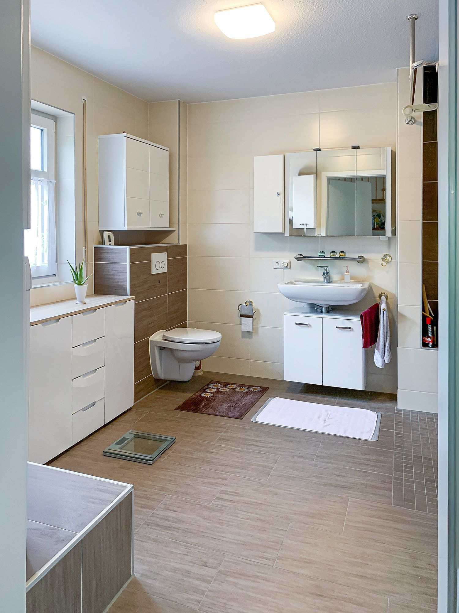 Haus kaufen, Haus verkaufen, Immobilie kaufen, Immobilie verkaufen, Wohnung kaufen, Wohnung verkaufen, Immobilienmakler, Immobilienmakler Mittelfranken, Immobilienmakler Oberfranken, Immobilienmakler Oberpfalz, Sanierungsobjekt, Handwerker, Einfamilienhaus, Alleinlage, Engel und Völkers, von Poll, Sollmann und Zagel, Dächer über Köpfe, Schweidler Immobilien, Schaller, Alexander Groß